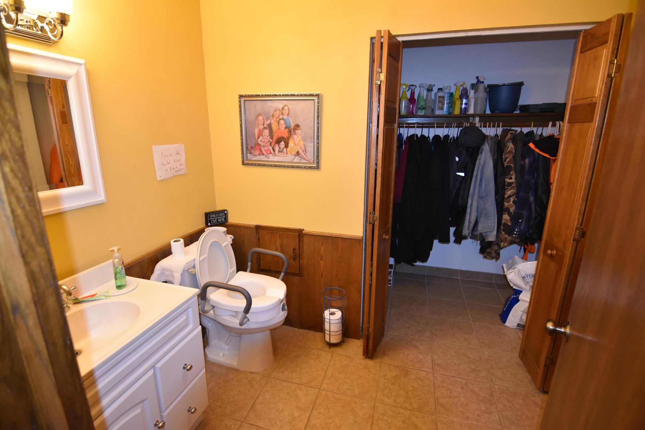 1984 single family home for sale at 1398 County Road 6 NW in Baudette, MN — 3 bed, 3 bath (photo 15 of 36)