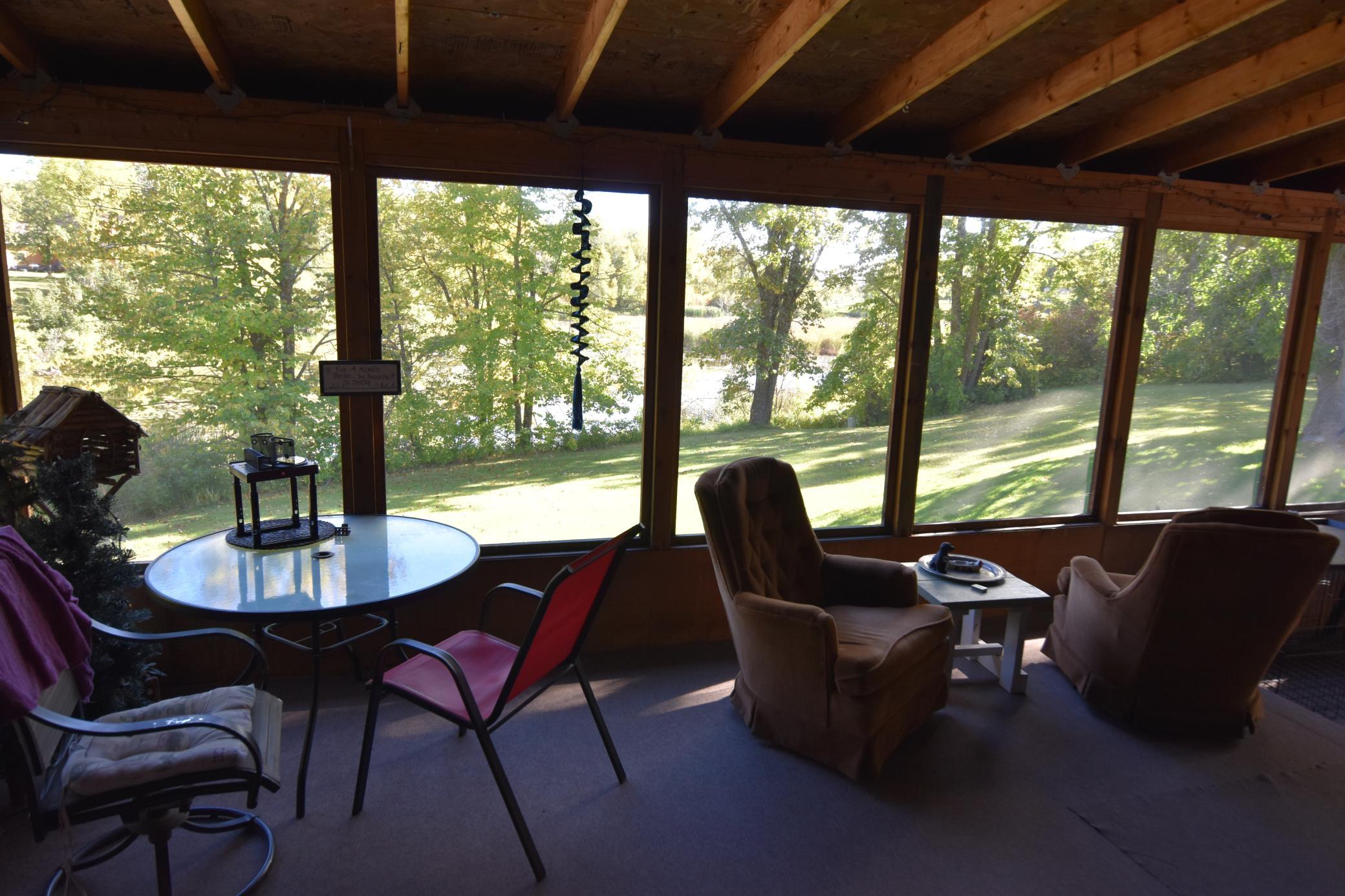 1984 single family home for sale at 1398 County Road 6 NW in Baudette, MN — 3 bed, 3 bath (photo 3 of 36)