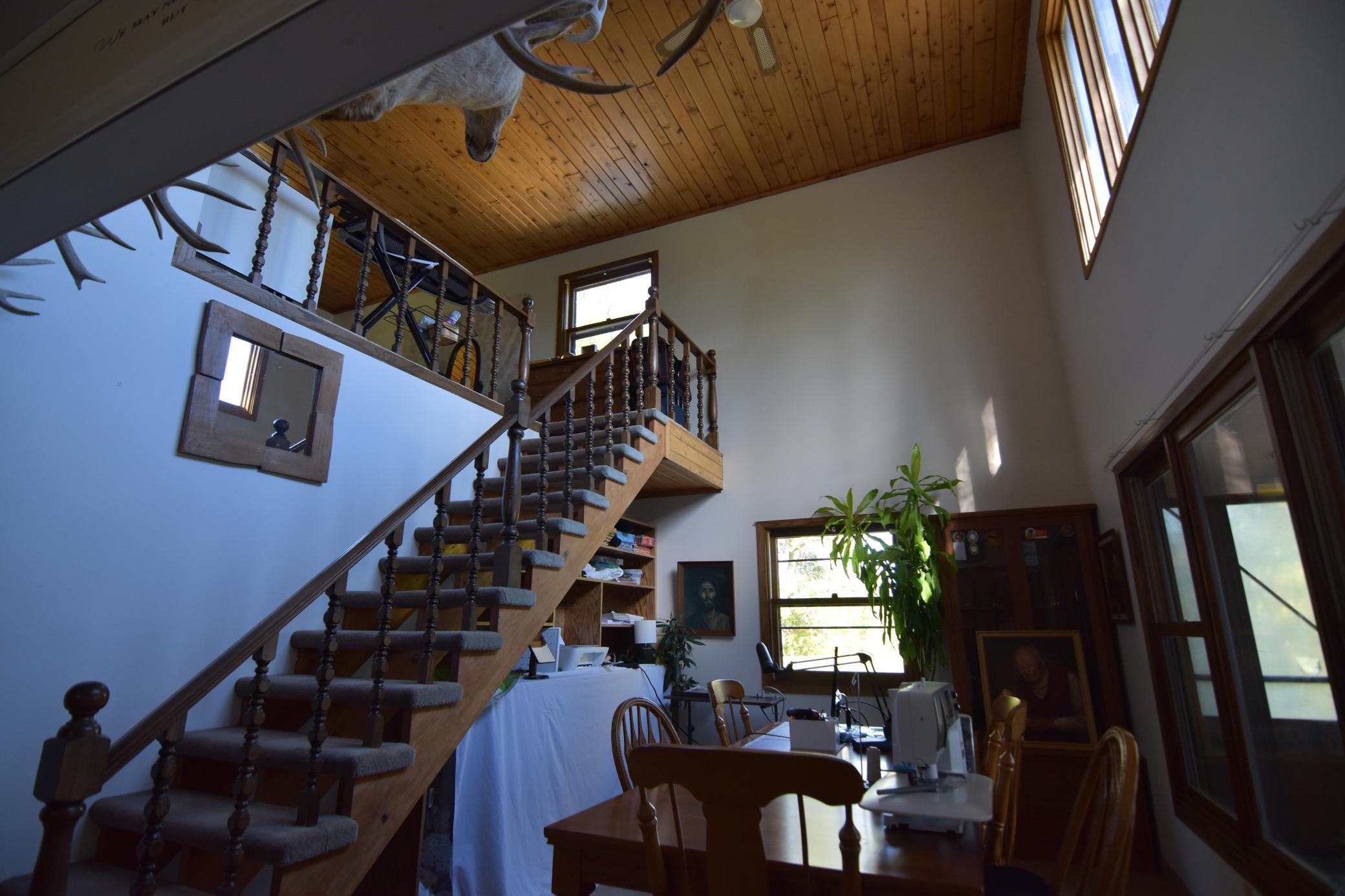 1984 single family home for sale at 1398 County Road 6 NW in Baudette, MN — 3 bed, 3 bath (photo 4 of 36)