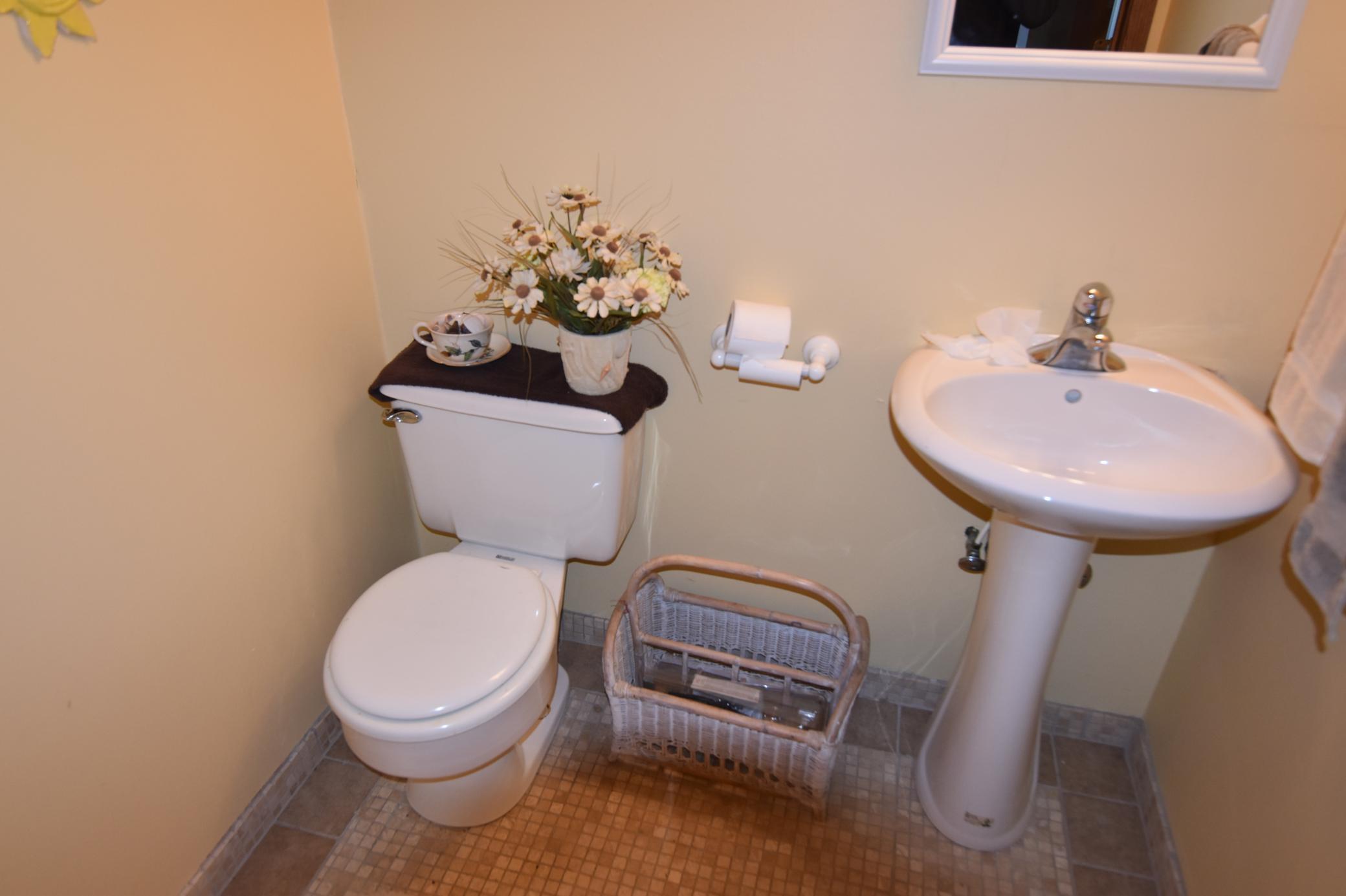 1984 single family home for sale at 1398 County Road 6 NW in Baudette, MN — 3 bed, 3 bath (photo 8 of 36)