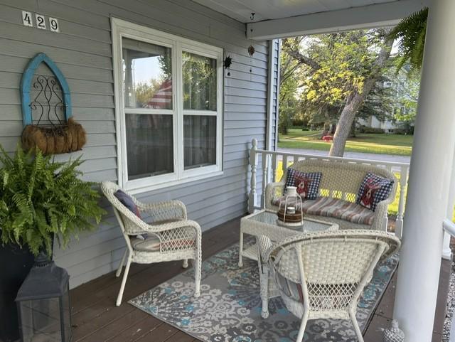 1885 single family home for sale at 429 8th Street N in Wahpeton, ND — 4 bed, 2 bath (photo 6 of 34)