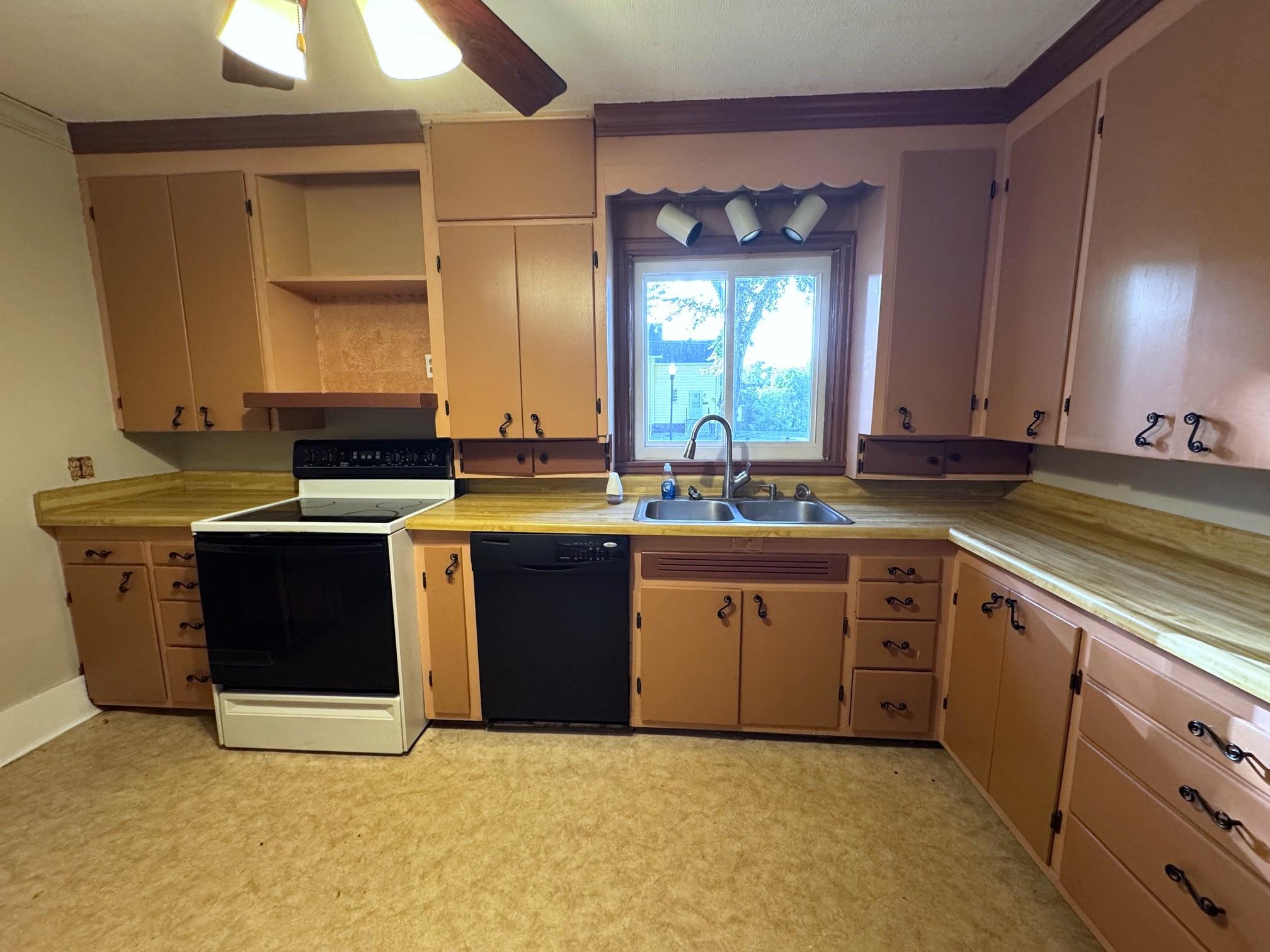 1890 duplex for sale at 1021 4th Avenue S in Fargo, ND — 5 bed, 2 bath (photo 15 of 54)