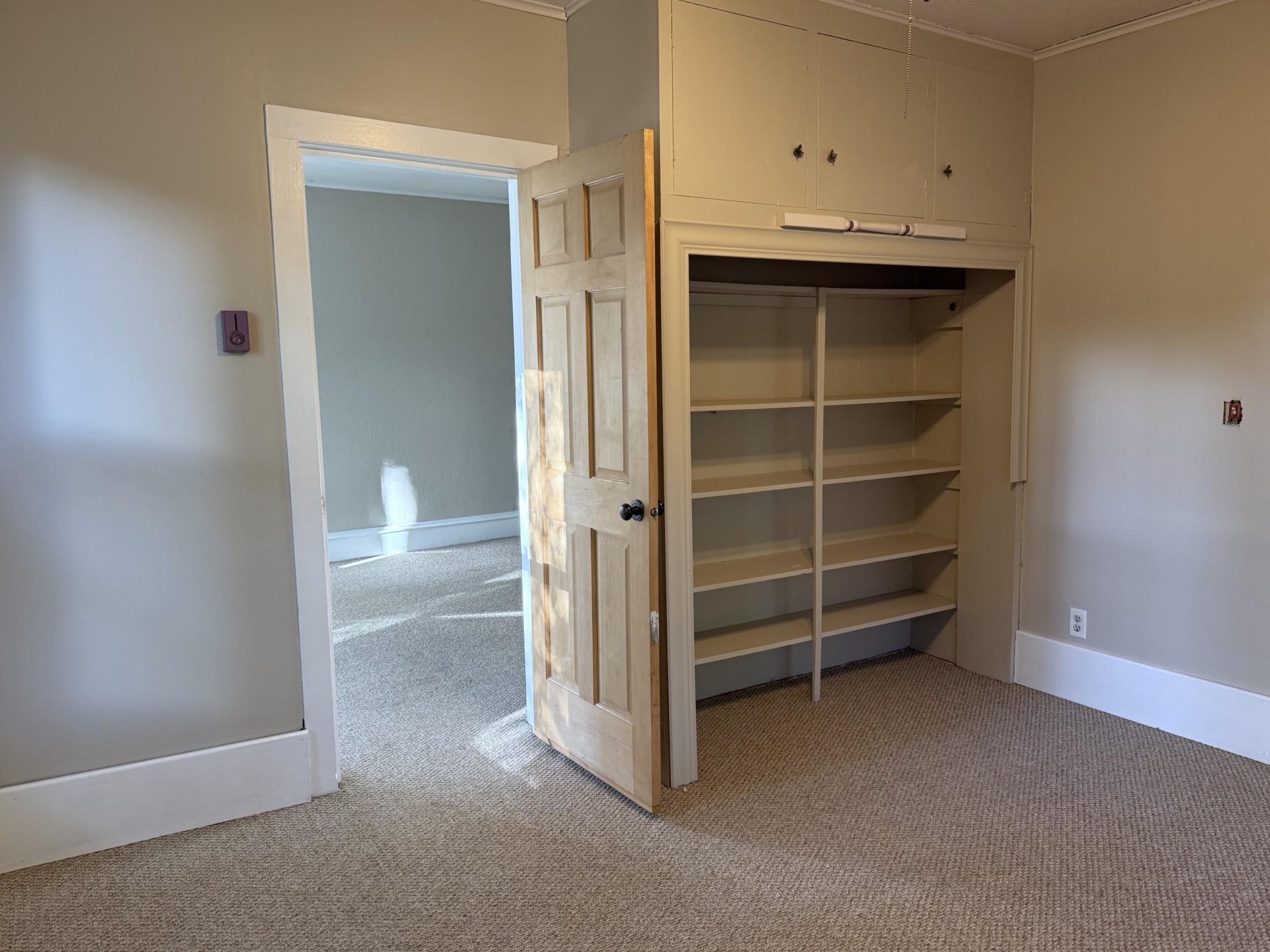 1890 duplex for sale at 1021 4th Avenue S in Fargo, ND — 5 bed, 2 bath (photo 21 of 54)