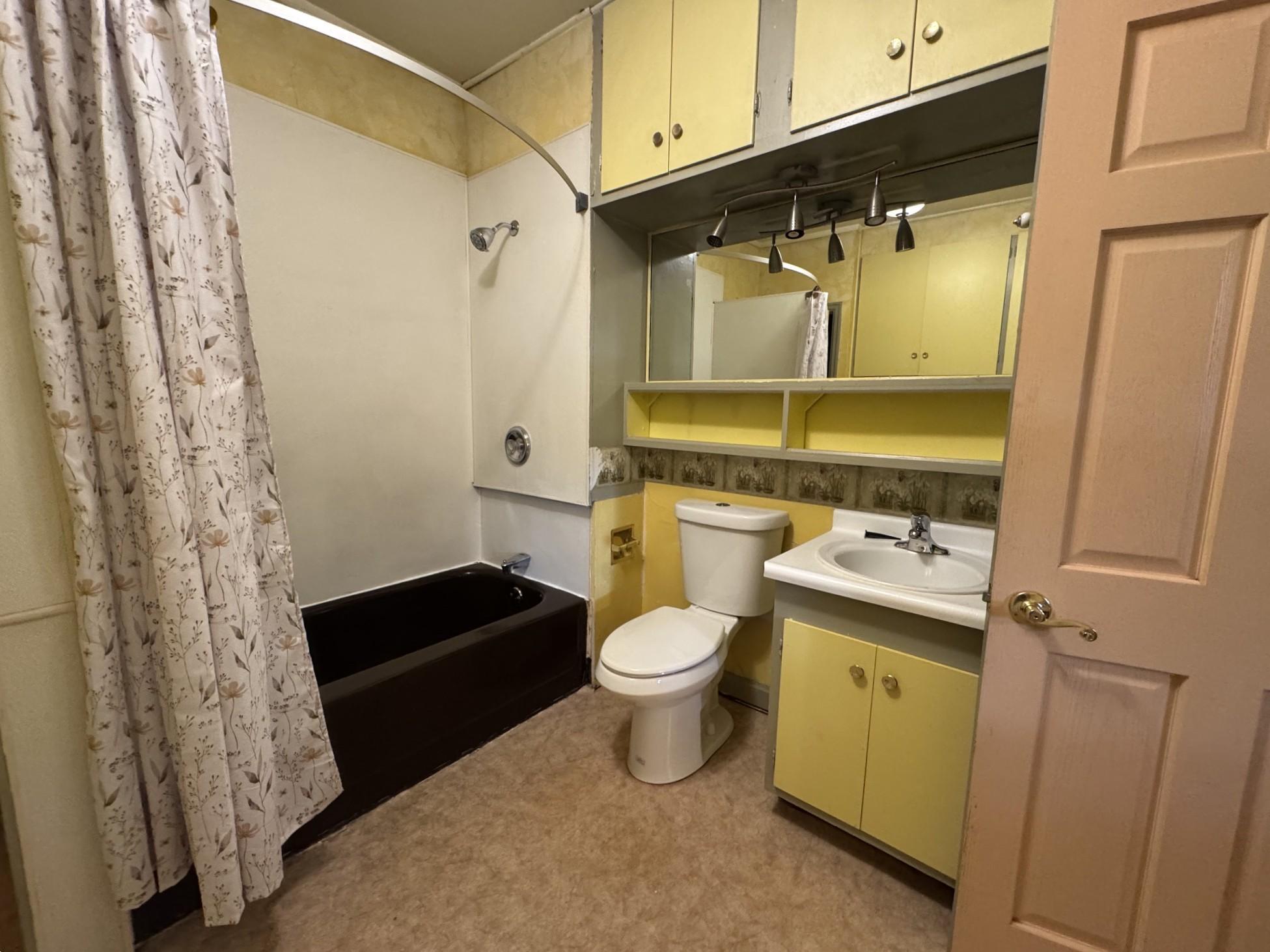 1890 duplex for sale at 1021 4th Avenue S in Fargo, ND — 5 bed, 2 bath (photo 24 of 54)