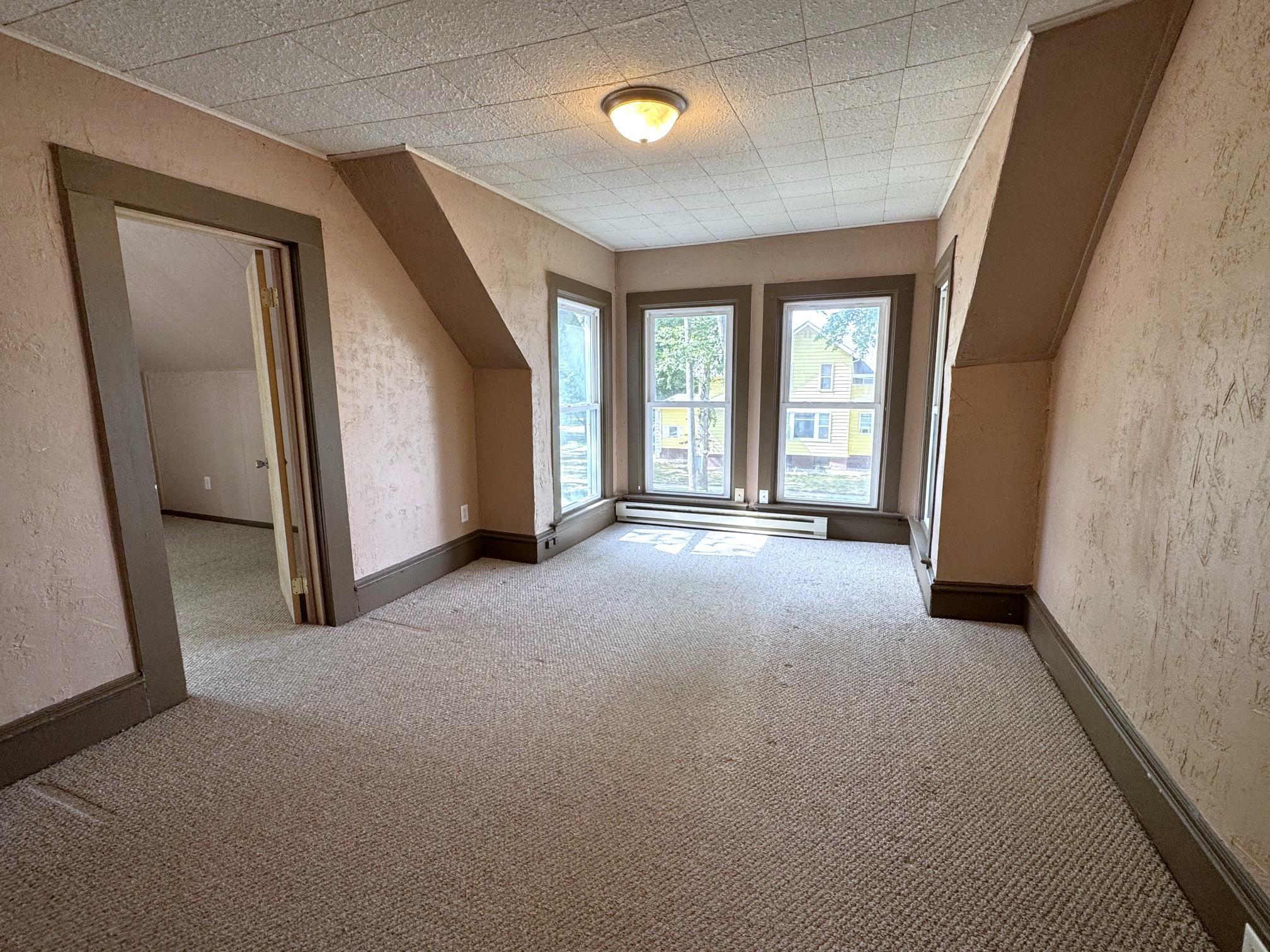 1890 duplex for sale at 1021 4th Avenue S in Fargo, ND — 5 bed, 2 bath (photo 31 of 54)