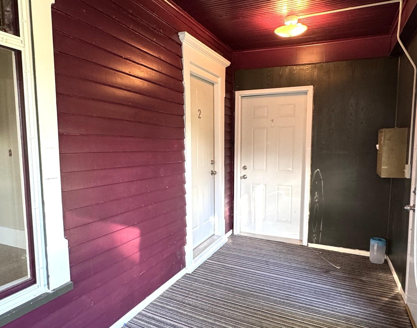 1890 duplex for sale at 1021 4th Avenue S in Fargo, ND — 5 bed, 2 bath (photo 5 of 54)