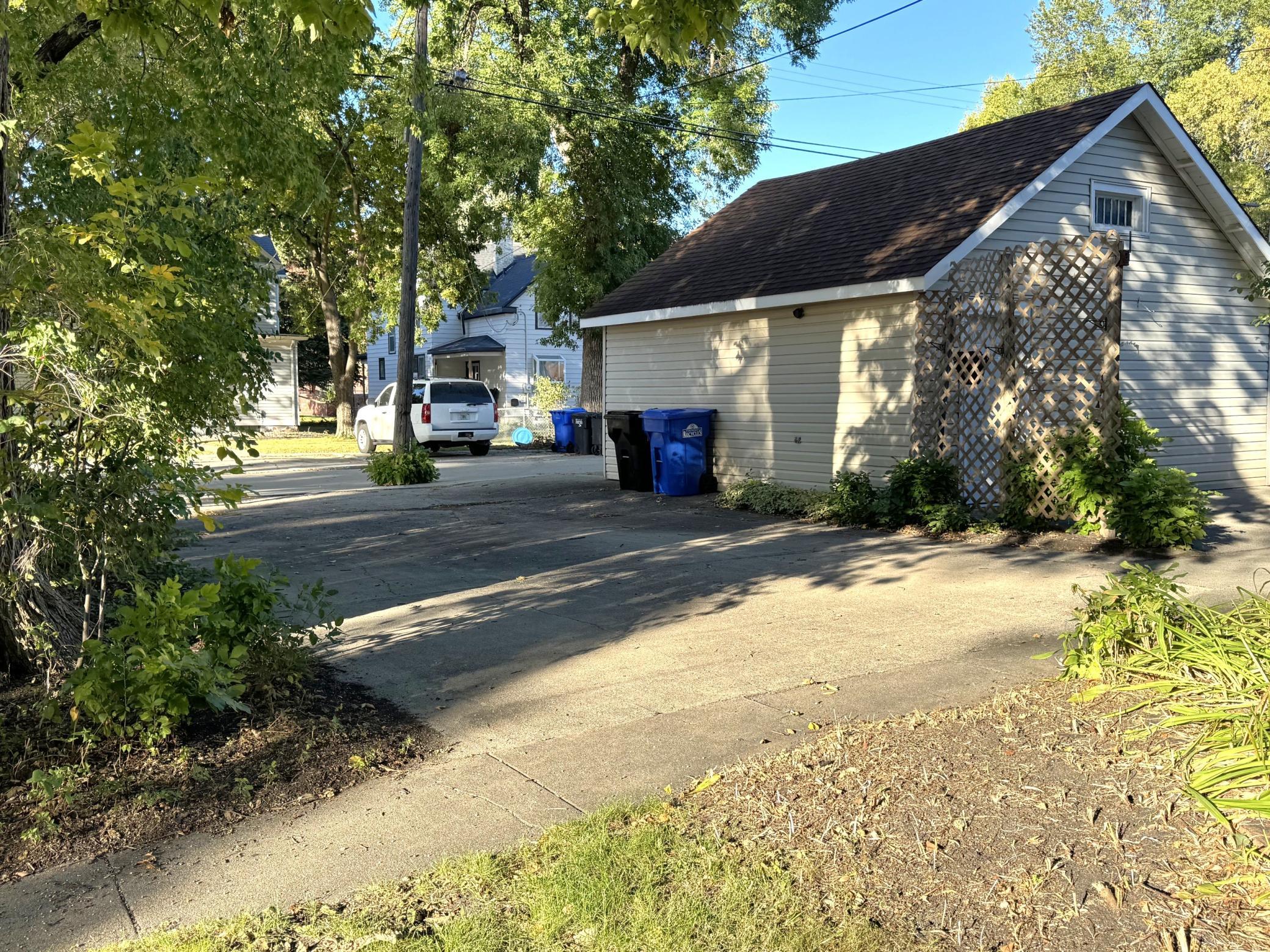 1890 duplex for sale at 1021 4th Avenue S in Fargo, ND — 5 bed, 2 bath (photo 48 of 54)