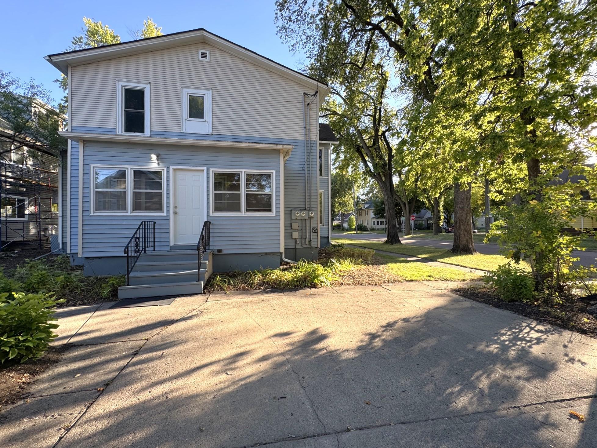 1890 duplex for sale at 1021 4th Avenue S in Fargo, ND — 5 bed, 2 bath (photo 49 of 54)