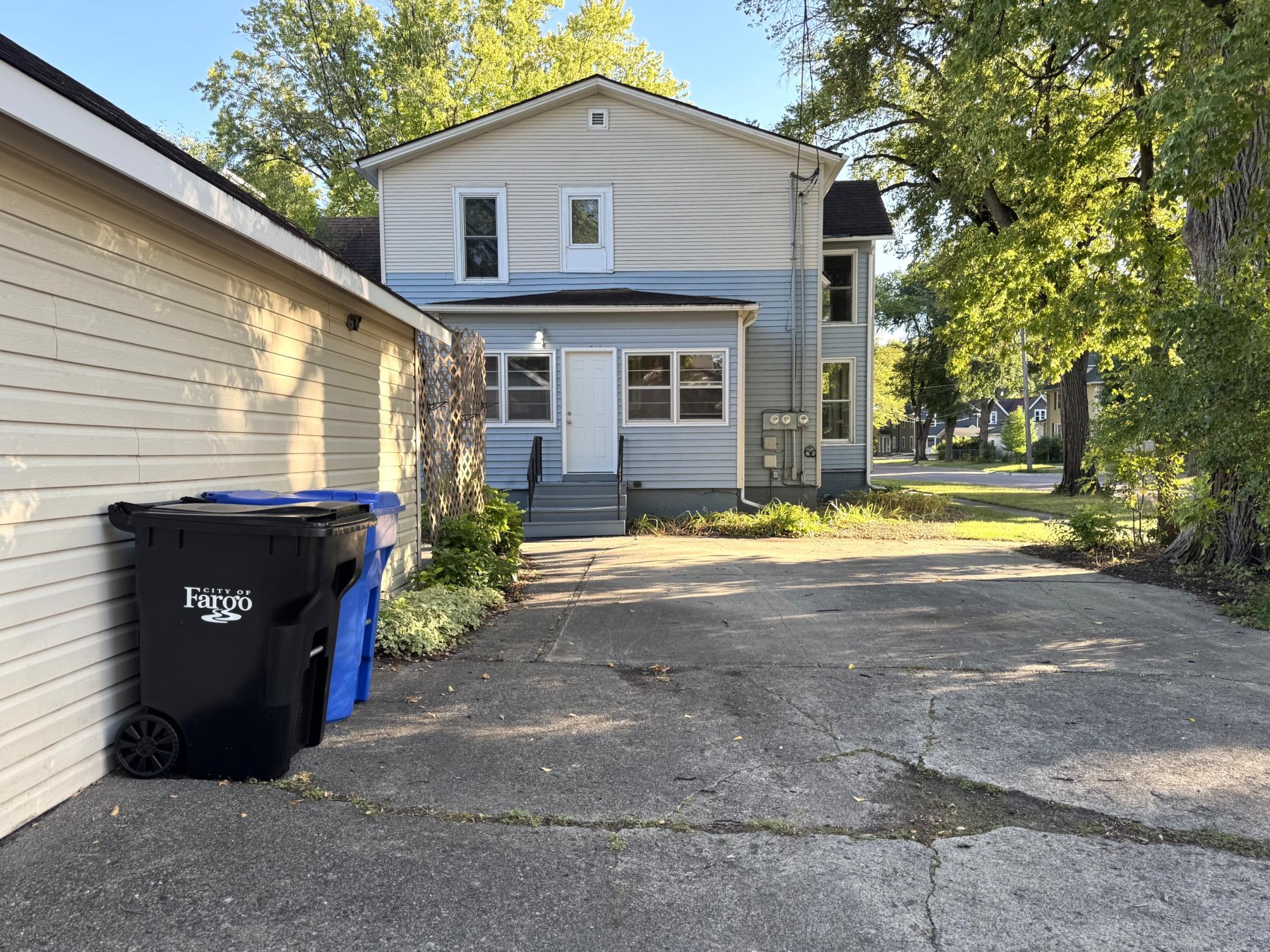 1890 duplex for sale at 1021 4th Avenue S in Fargo, ND — 5 bed, 2 bath (photo 50 of 54)