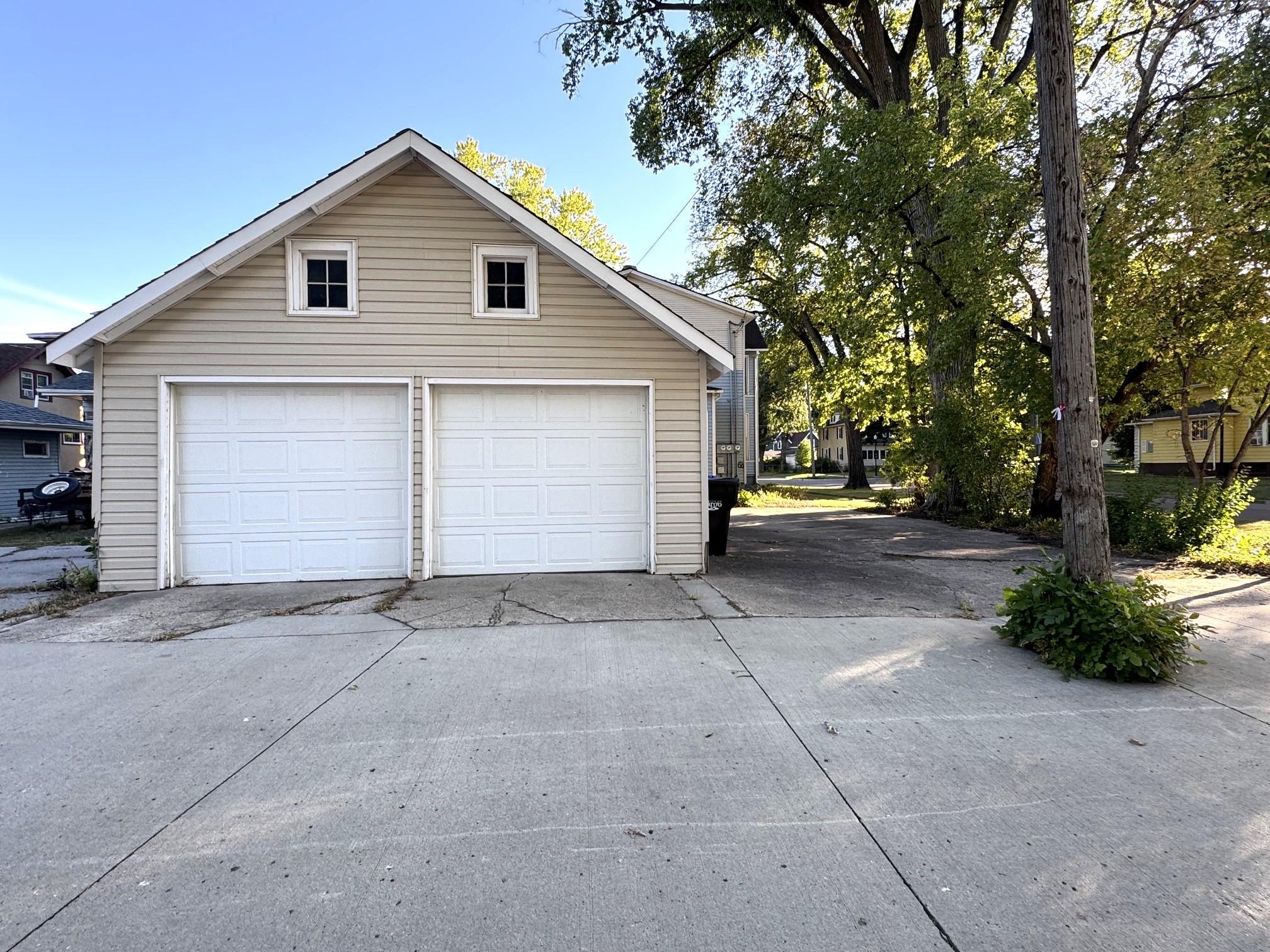 1890 duplex for sale at 1021 4th Avenue S in Fargo, ND — 5 bed, 2 bath (photo 51 of 54)