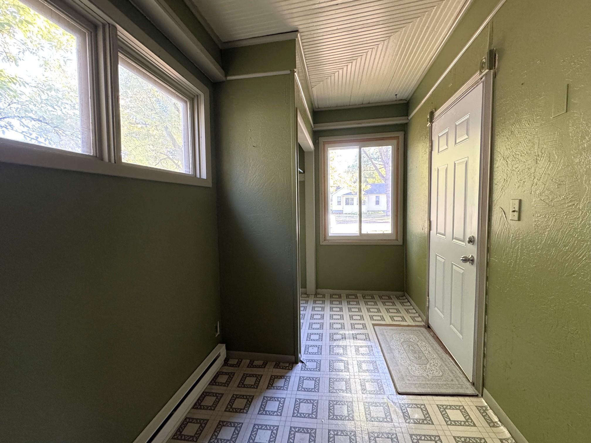 1890 duplex for sale at 1021 4th Avenue S in Fargo, ND — 5 bed, 2 bath (photo 7 of 54)