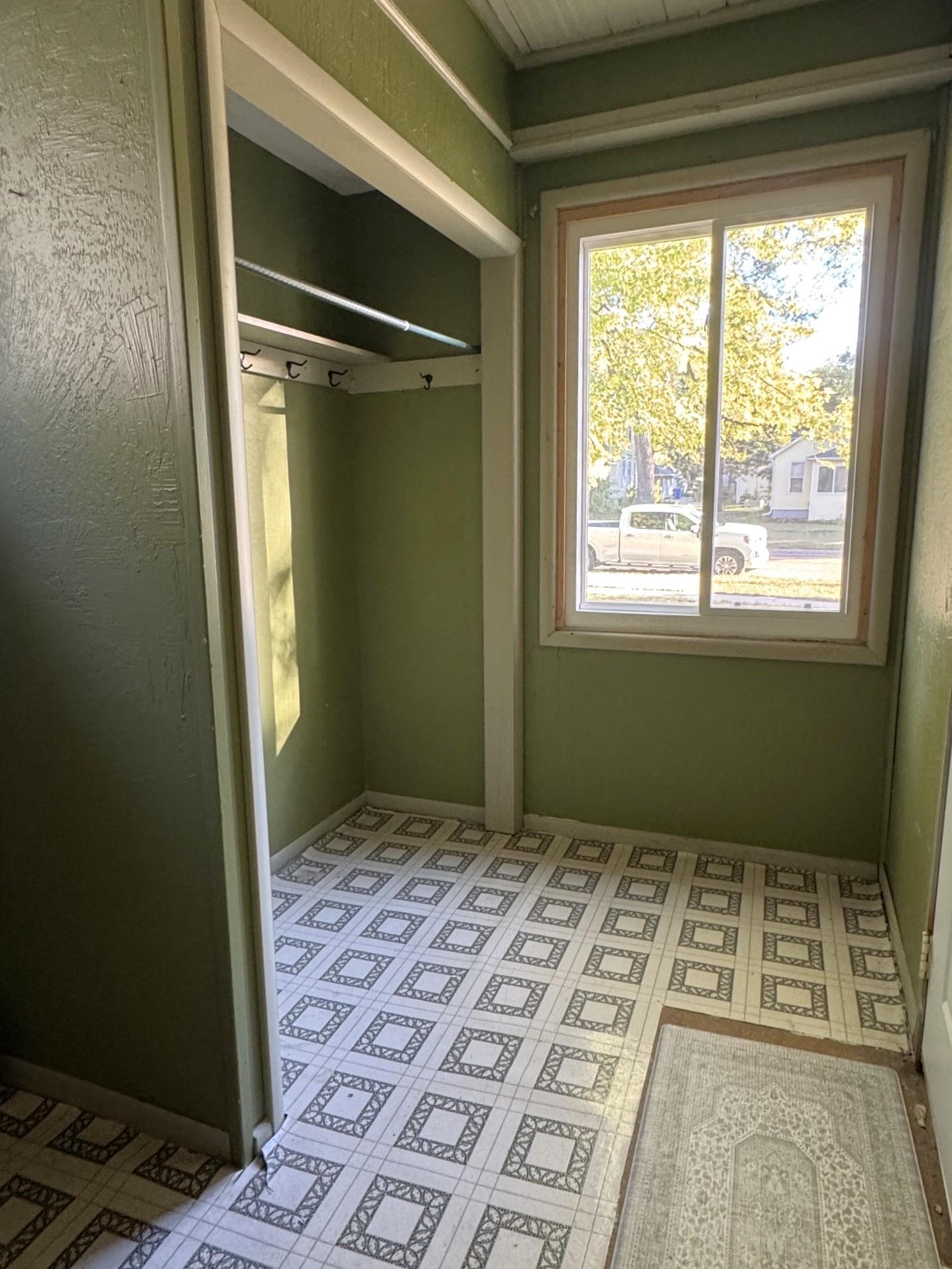 1890 duplex for sale at 1021 4th Avenue S in Fargo, ND — 5 bed, 2 bath (photo 8 of 54)