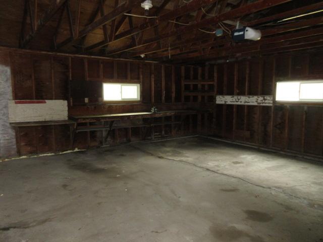 1963 single family home for sale at 1029 Elm Avenue in Hallock, MN — 3 bed, 2 bath (photo 15 of 42)