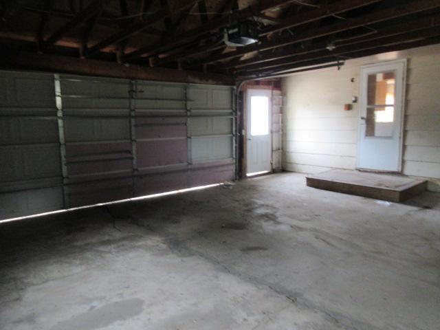 1963 single family home for sale at 1029 Elm Avenue in Hallock, MN — 3 bed, 2 bath (photo 16 of 42)
