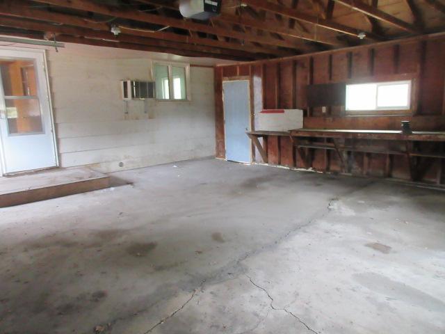 1963 single family home for sale at 1029 Elm Avenue in Hallock, MN — 3 bed, 2 bath (photo 17 of 42)