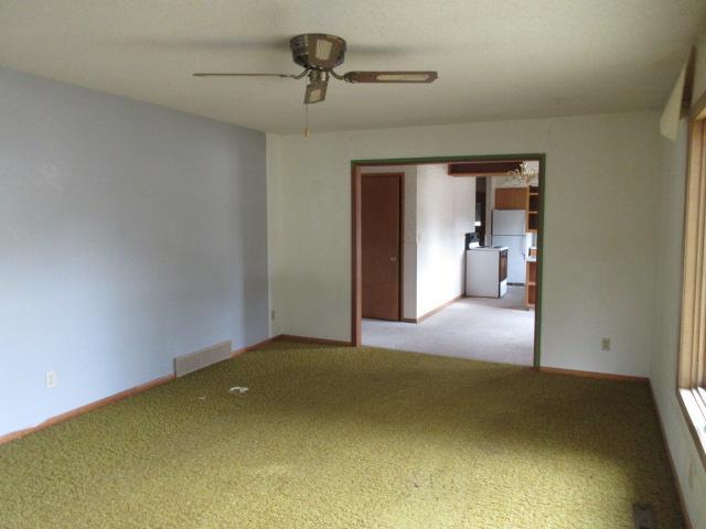 1963 single family home for sale at 1029 Elm Avenue in Hallock, MN — 3 bed, 2 bath (photo 27 of 42)