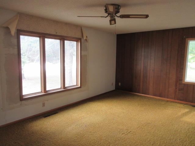 1963 single family home for sale at 1029 Elm Avenue in Hallock, MN — 3 bed, 2 bath (photo 29 of 42)