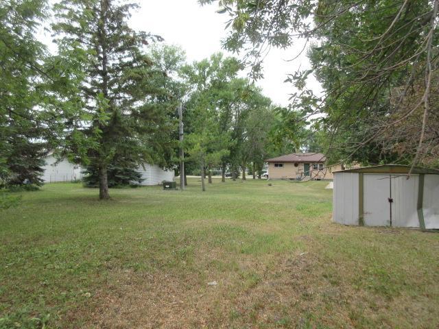1963 single family home for sale at 1029 Elm Avenue in Hallock, MN — 3 bed, 2 bath (photo 6 of 42)