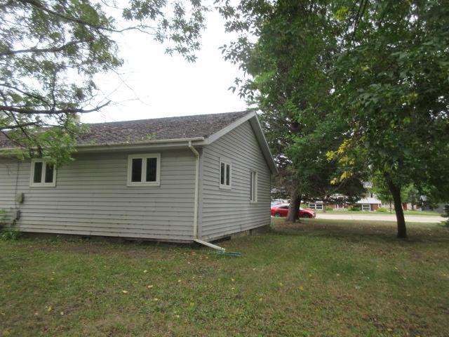 1963 single family home for sale at 1029 Elm Avenue in Hallock, MN — 3 bed, 2 bath (photo 8 of 42)