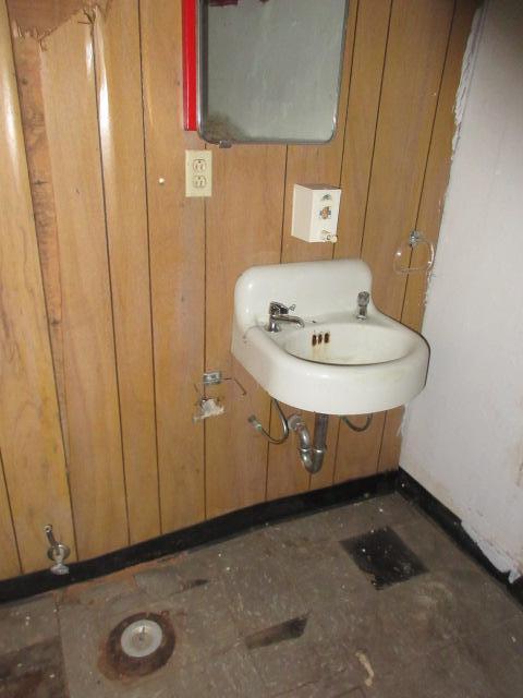 1963 single family home for sale at 1029 Elm Avenue in Hallock, MN — 3 bed, 2 bath (photo 9 of 42)