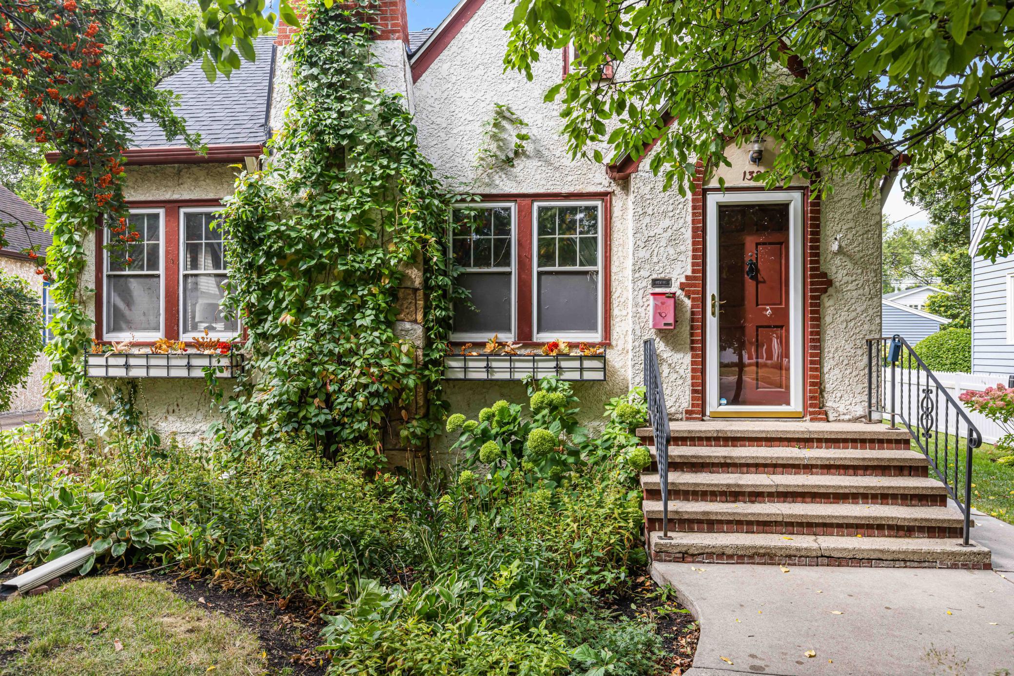 1931 single family home for sale at 1322 3rd Street N in Fargo, ND — 3 bed, 2 bath (photo 2 of 55)