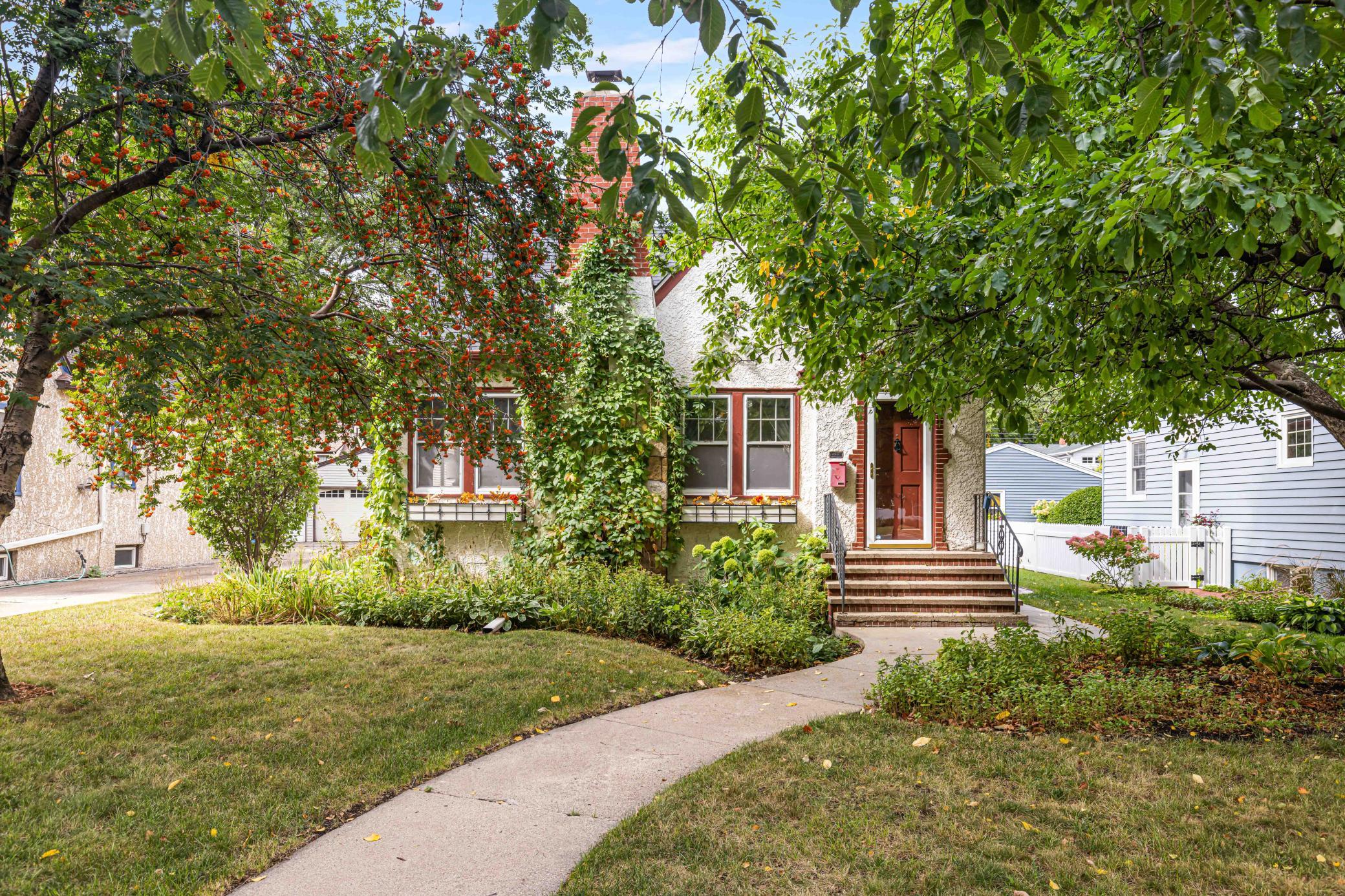 1931 single family home for sale at 1322 3rd Street N in Fargo, ND — 3 bed, 2 bath (photo 4 of 55)