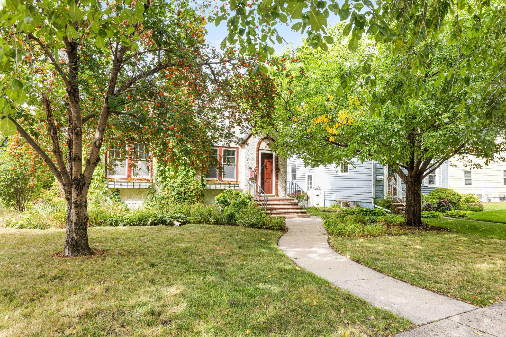 1931 single family home for sale at 1322 3rd Street N in Fargo, ND — 3 bed, 2 bath (photo 5 of 55)