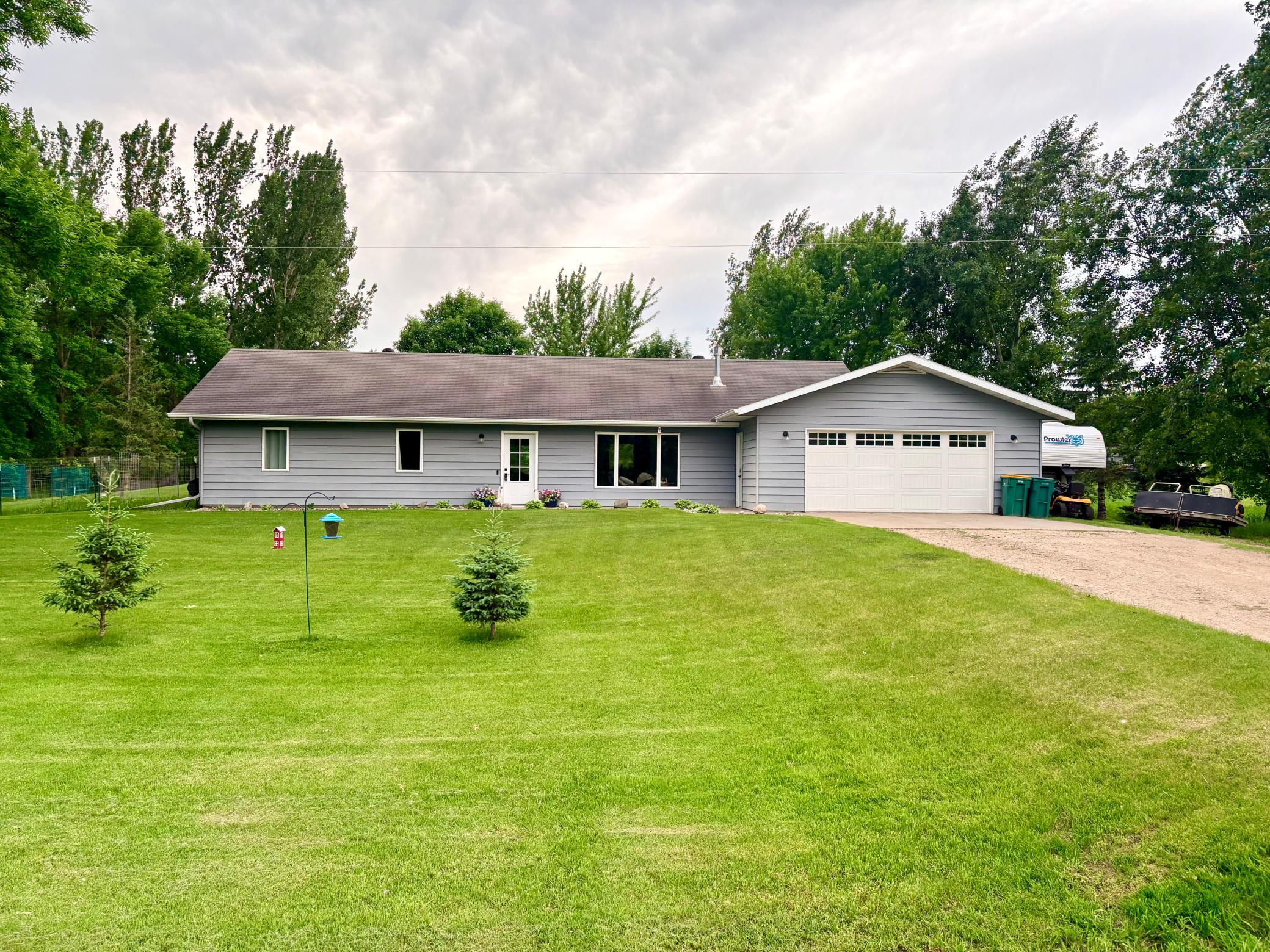 1994 single family home for sale at 28169 Meadow Drive in Detroit Lakes, MN — 3 bed, 2 bath (photo 2 of 36)
