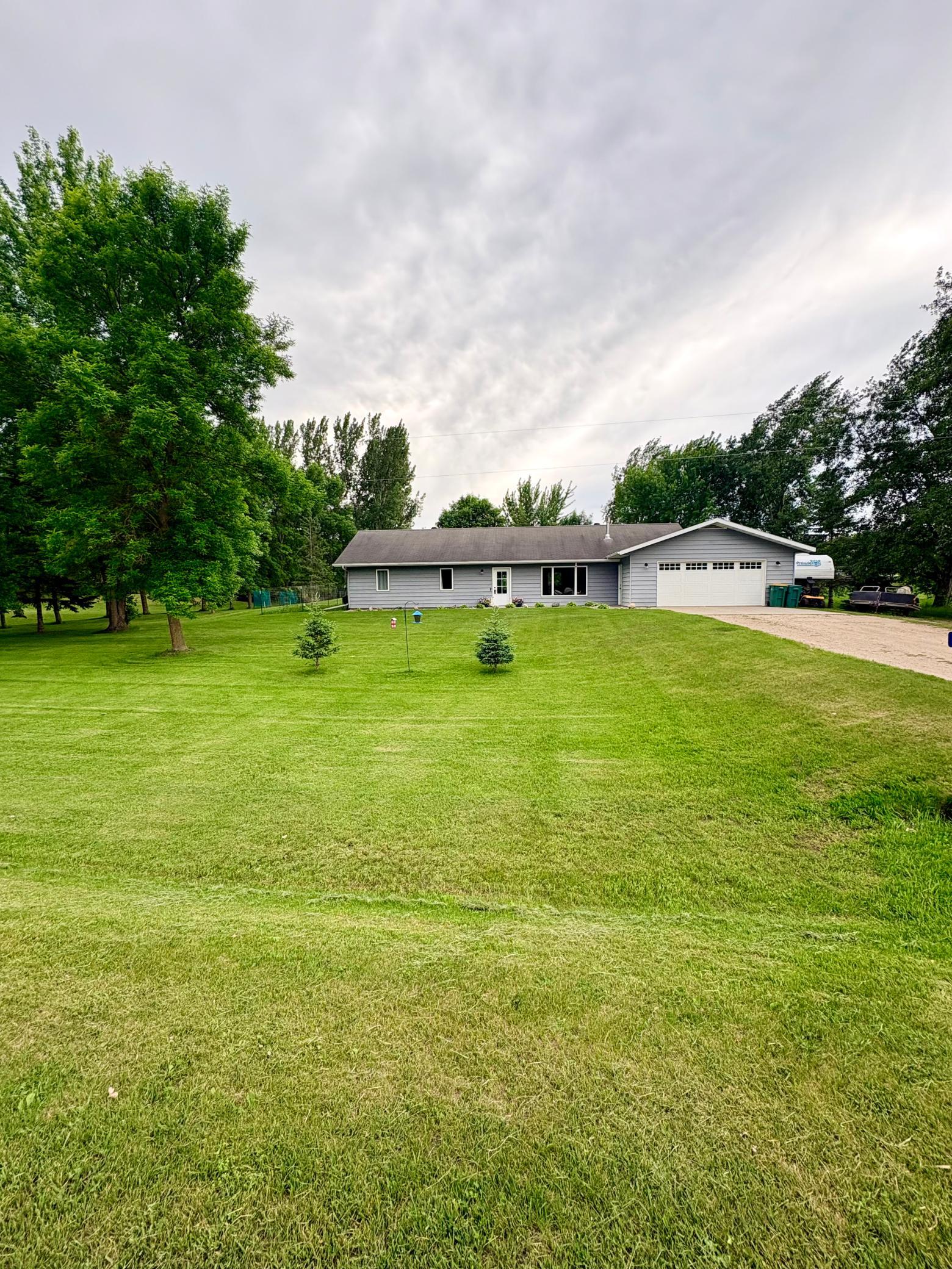 1994 single family home for sale at 28169 Meadow Drive in Detroit Lakes, MN — 3 bed, 2 bath (photo 3 of 36)