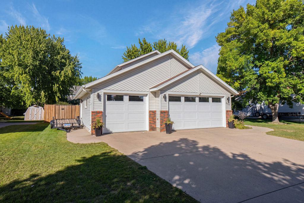 1992 single family home for sale at 3101 37 1/2 Avenue S in Fargo, ND — 4 bed, 3 bath (photo 3 of 63)