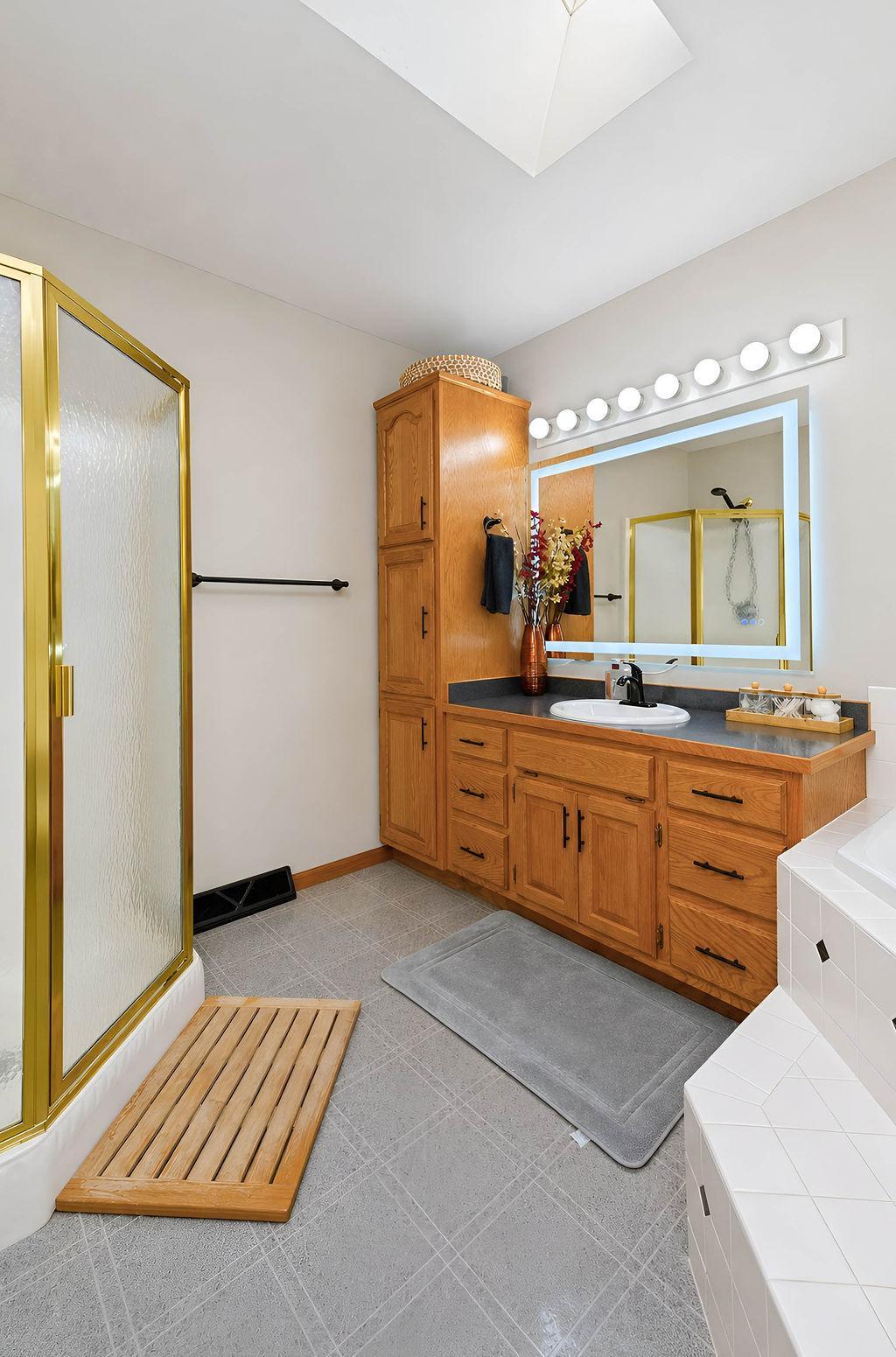 1992 single family home for sale at 3101 37 1/2 Avenue S in Fargo, ND — 4 bed, 3 bath (photo 27 of 63)