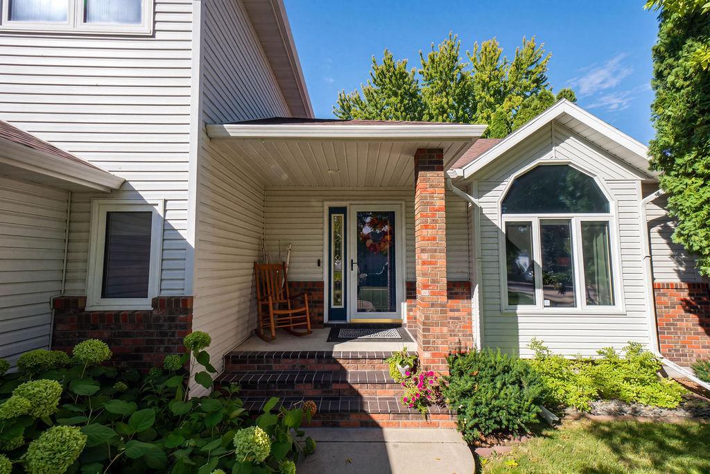 1992 single family home for sale at 3101 37 1/2 Avenue S in Fargo, ND — 4 bed, 3 bath (photo 4 of 63)