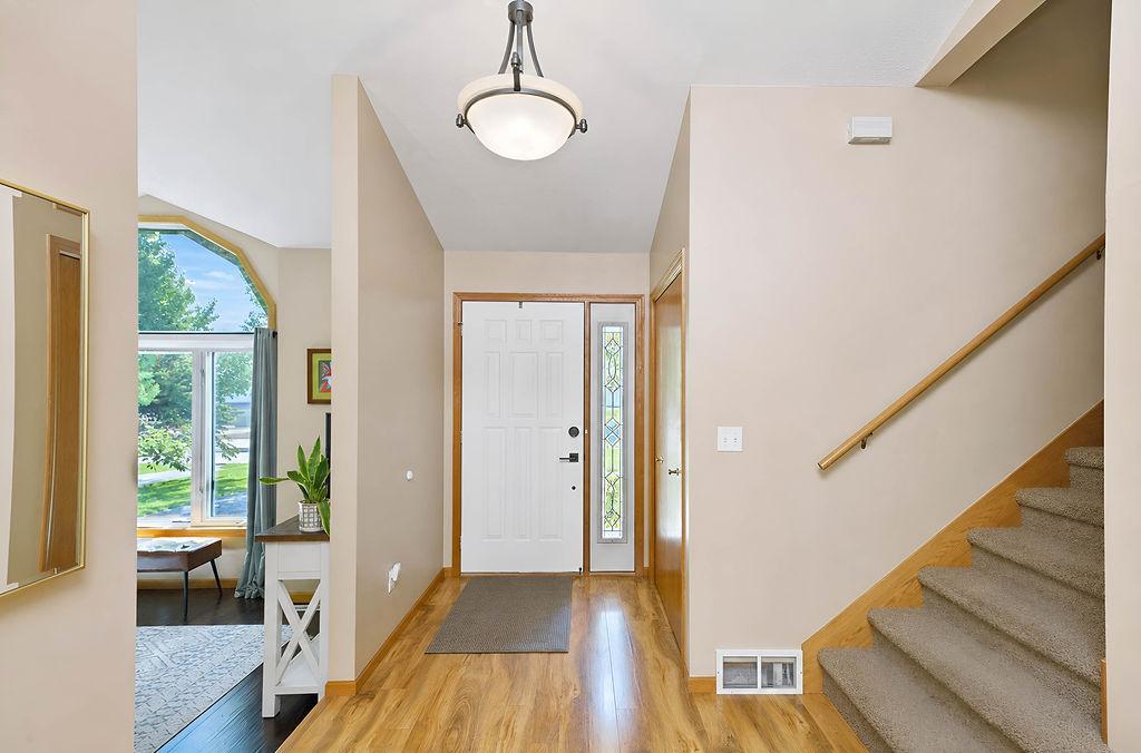 1992 single family home for sale at 3101 37 1/2 Avenue S in Fargo, ND — 4 bed, 3 bath (photo 5 of 63)