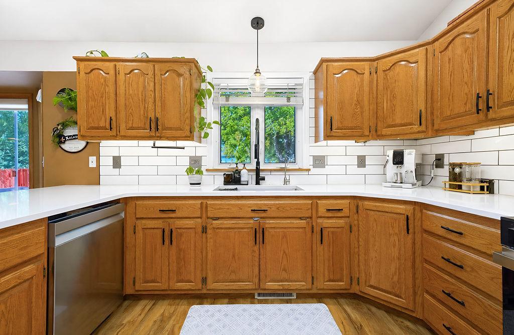 1992 single family home for sale at 3101 37 1/2 Avenue S in Fargo, ND — 4 bed, 3 bath (photo 7 of 63)