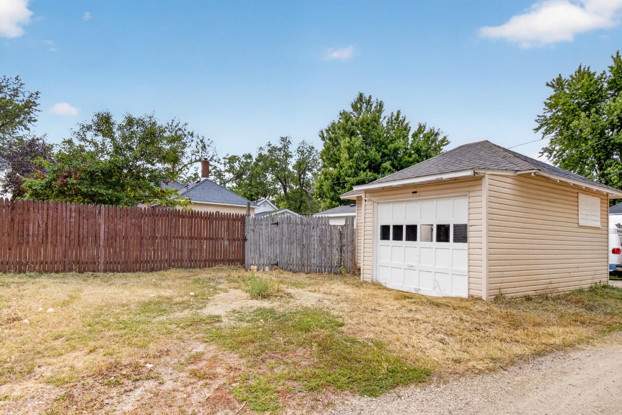 1890 single family home for sale at 104 2nd Street NE in Barnesville, MN — 2 bed, 1 bath (photo 18 of 29)