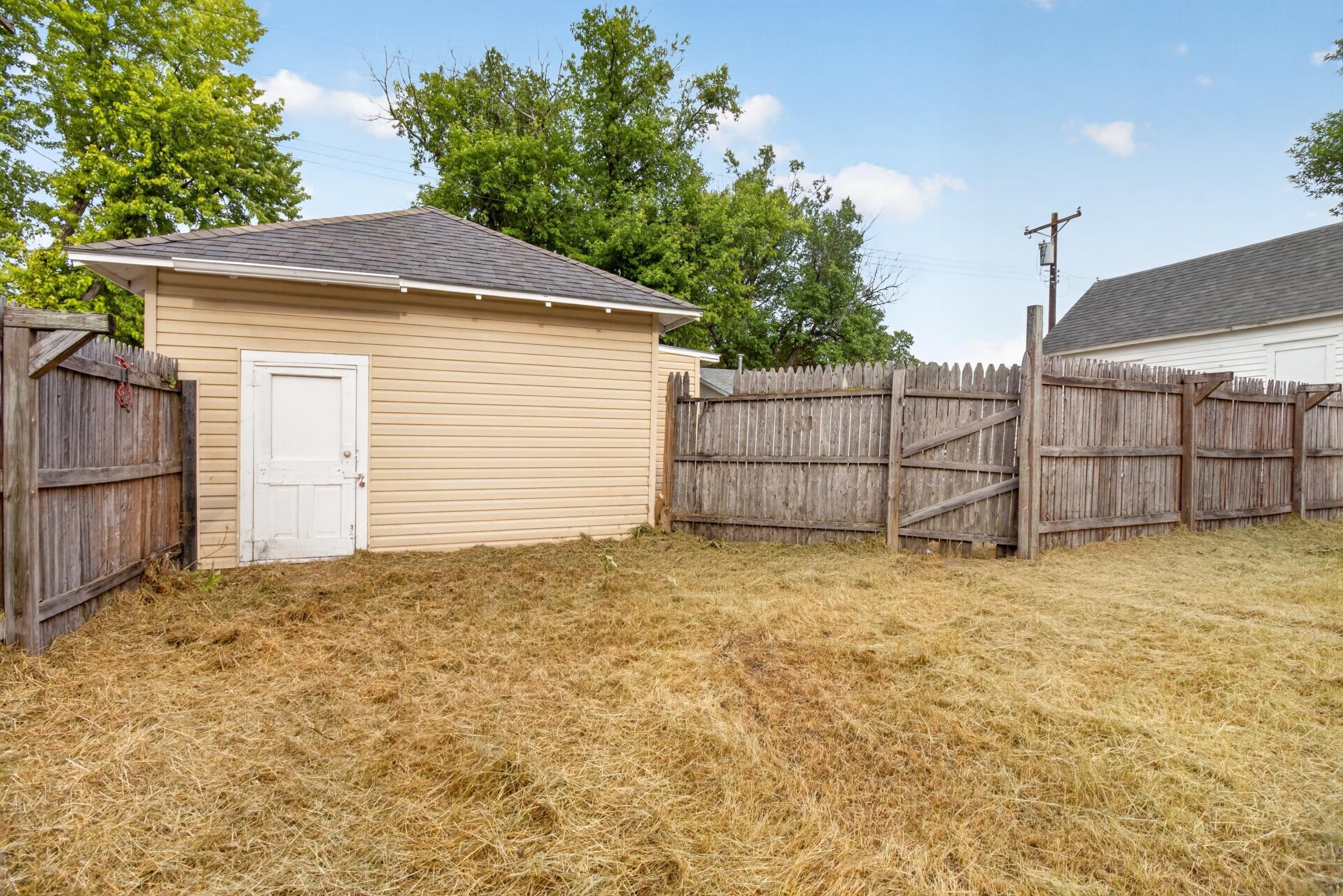 1890 single family home for sale at 104 2nd Street NE in Barnesville, MN — 2 bed, 1 bath (photo 20 of 29)