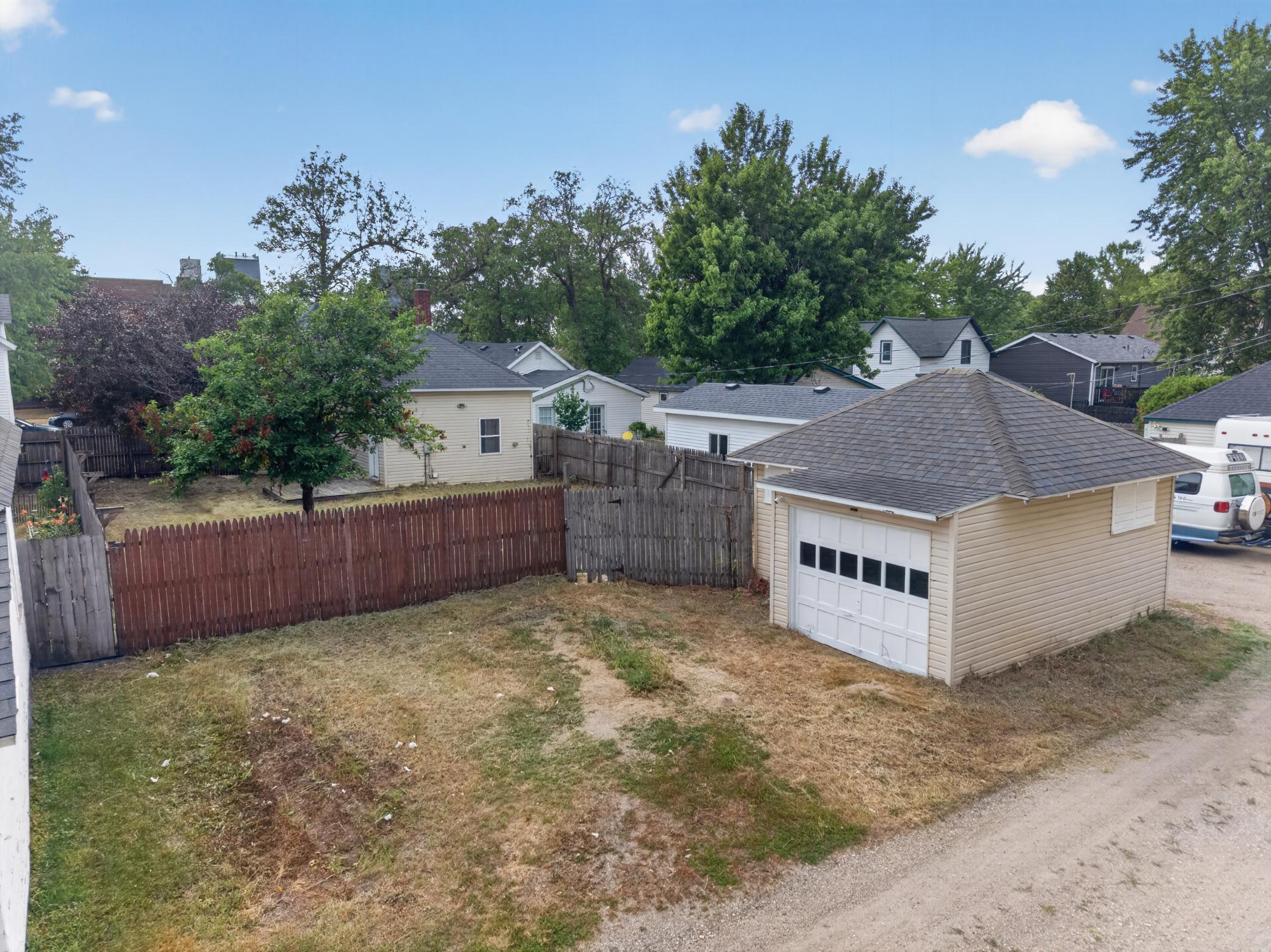 1890 single family home for sale at 104 2nd Street NE in Barnesville, MN — 2 bed, 1 bath (photo 3 of 29)