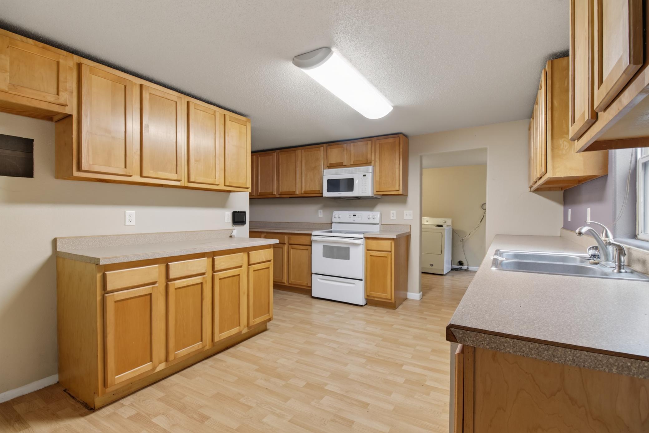 1890 single family home for sale at 104 2nd Street NE in Barnesville, MN — 2 bed, 1 bath (photo 4 of 29)