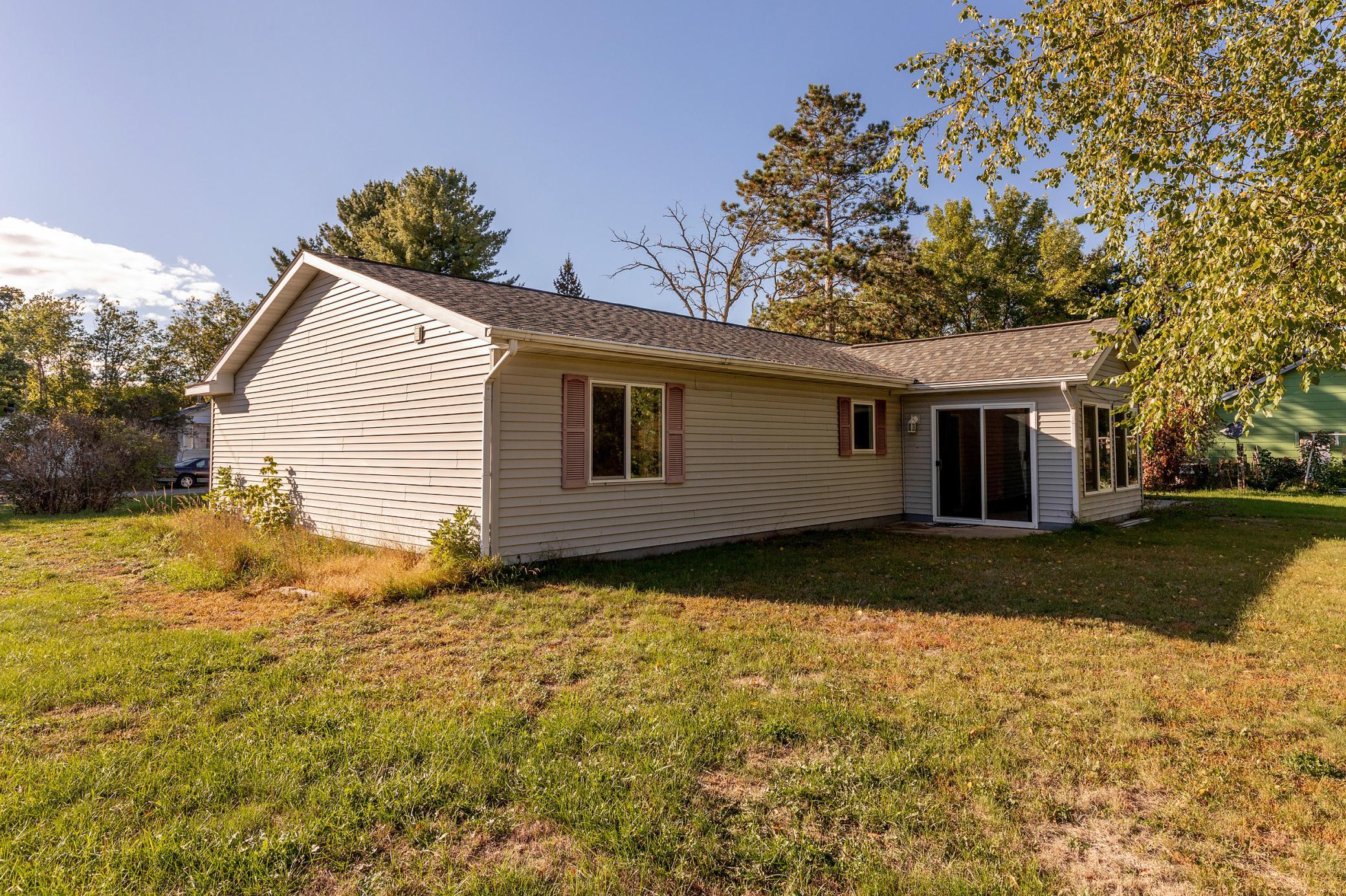 2005 single family home for sale at 31060 Pine Street in Pequot Lakes, MN — 3 bed, 1 bath (photo 3 of 27)