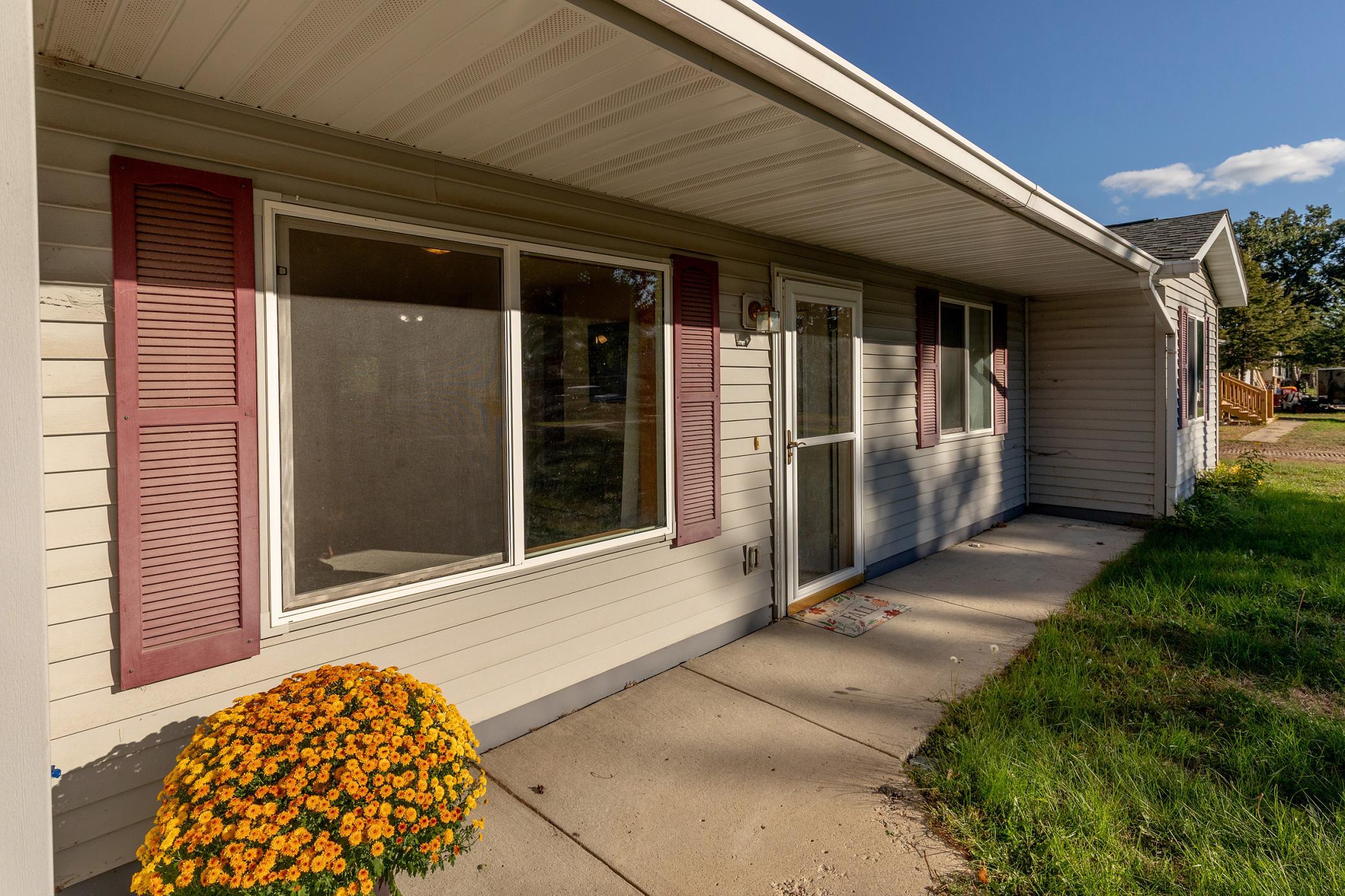 2005 single family home for sale at 31060 Pine Street in Pequot Lakes, MN — 3 bed, 1 bath (photo 4 of 27)