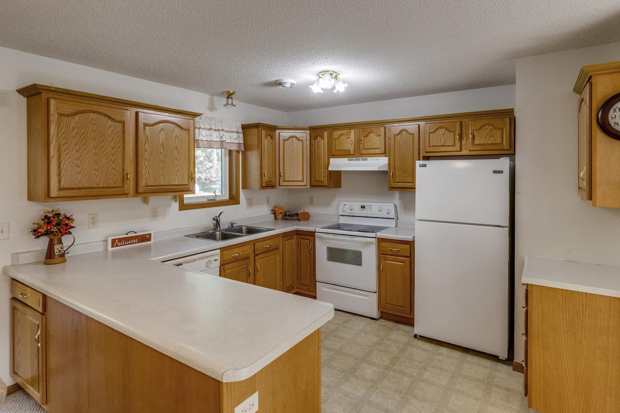 2005 single family home for sale at 31060 Pine Street in Pequot Lakes, MN — 3 bed, 1 bath (photo 10 of 27)