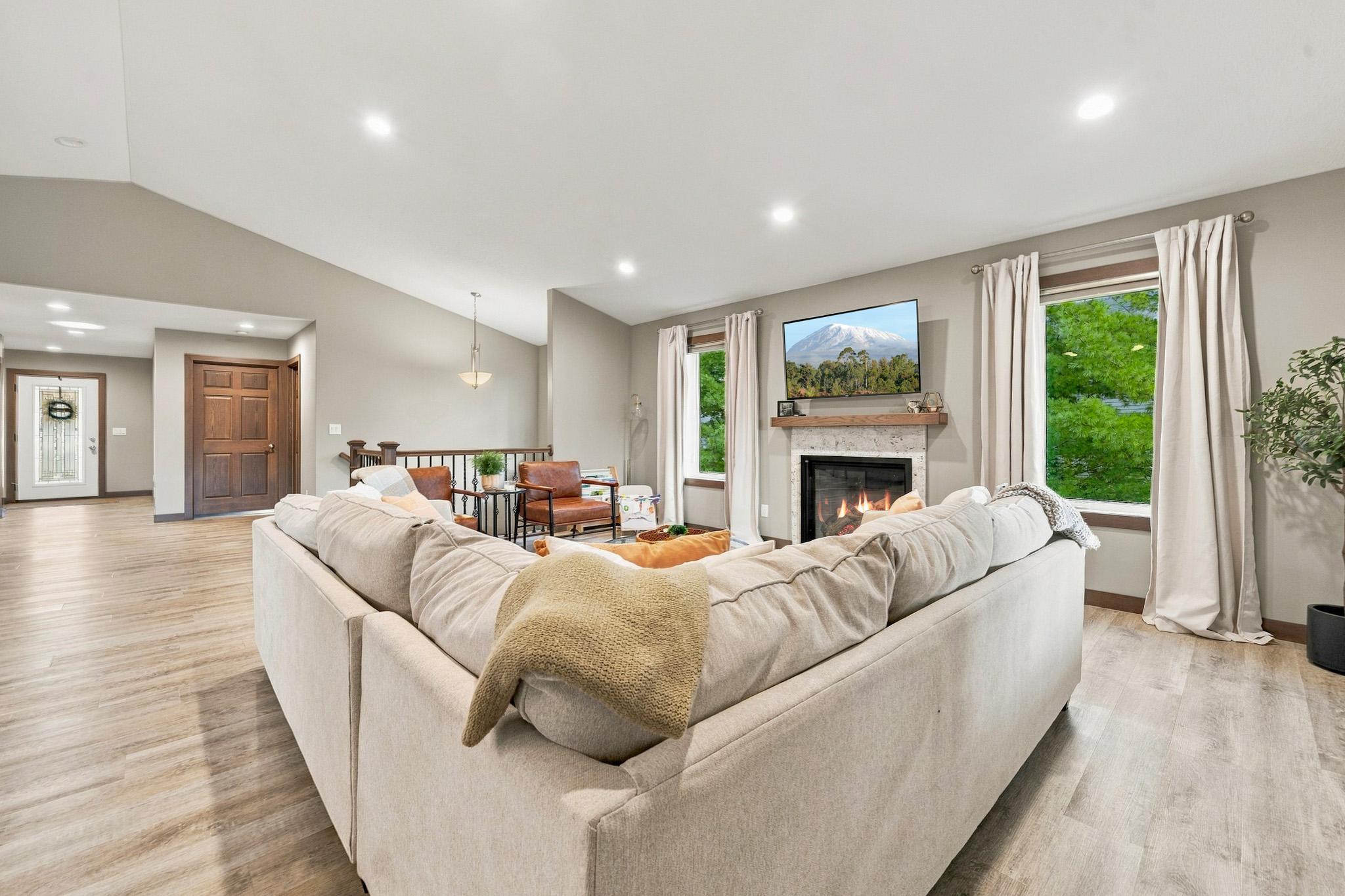 2017 single family home for sale at 620 Anderson Way in Alexandria, MN — 5 bed, 3 bath (photo 17 of 72)