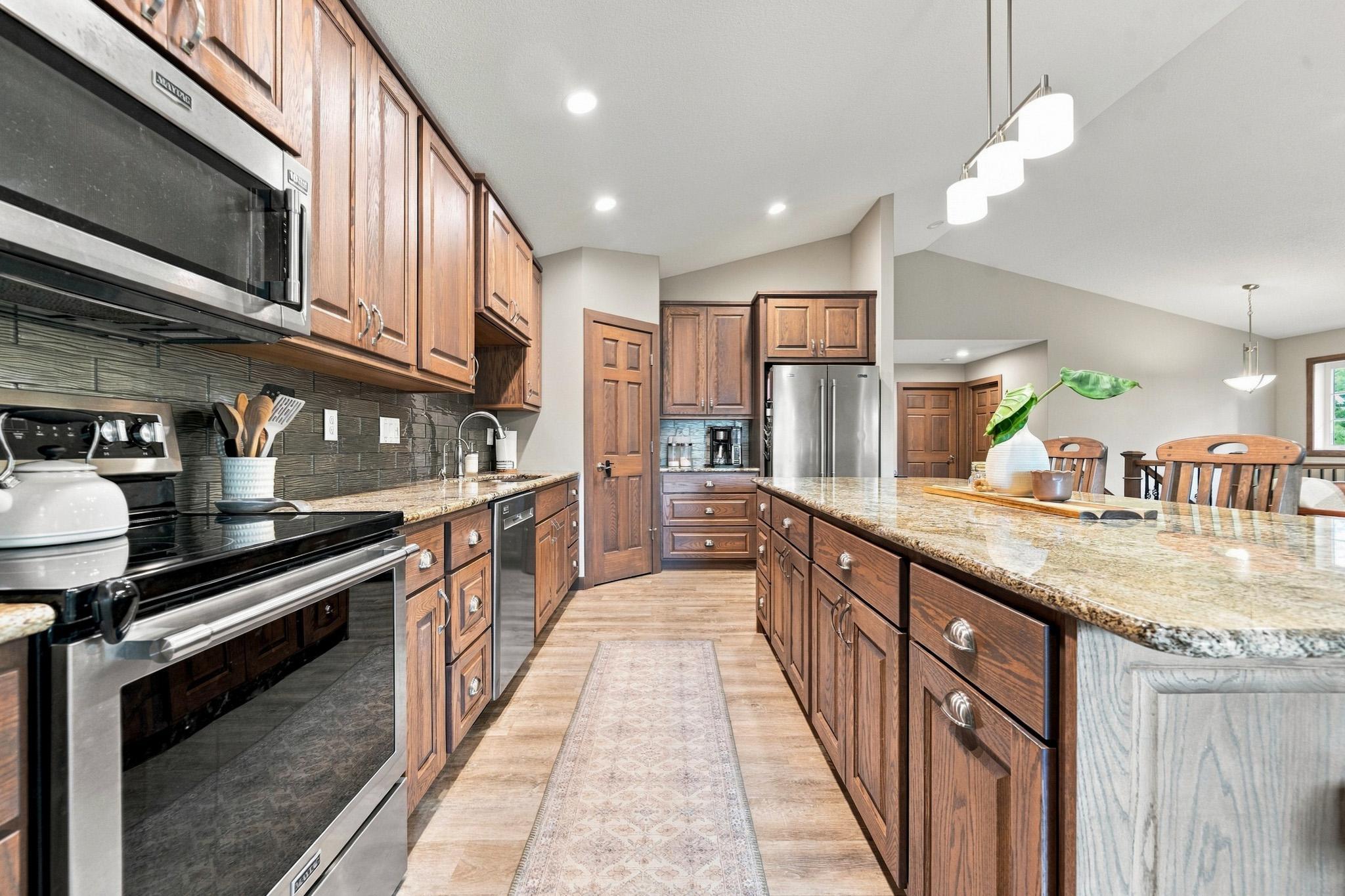 2017 single family home for sale at 620 Anderson Way in Alexandria, MN — 5 bed, 3 bath (photo 6 of 72)