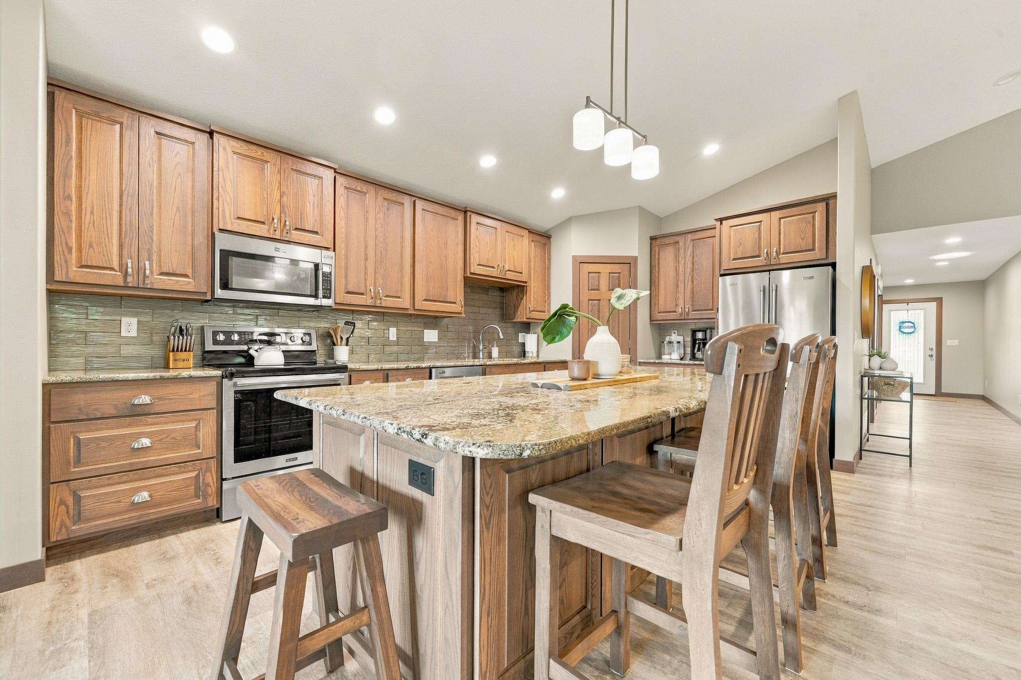 2017 single family home for sale at 620 Anderson Way in Alexandria, MN — 5 bed, 3 bath (photo 7 of 72)