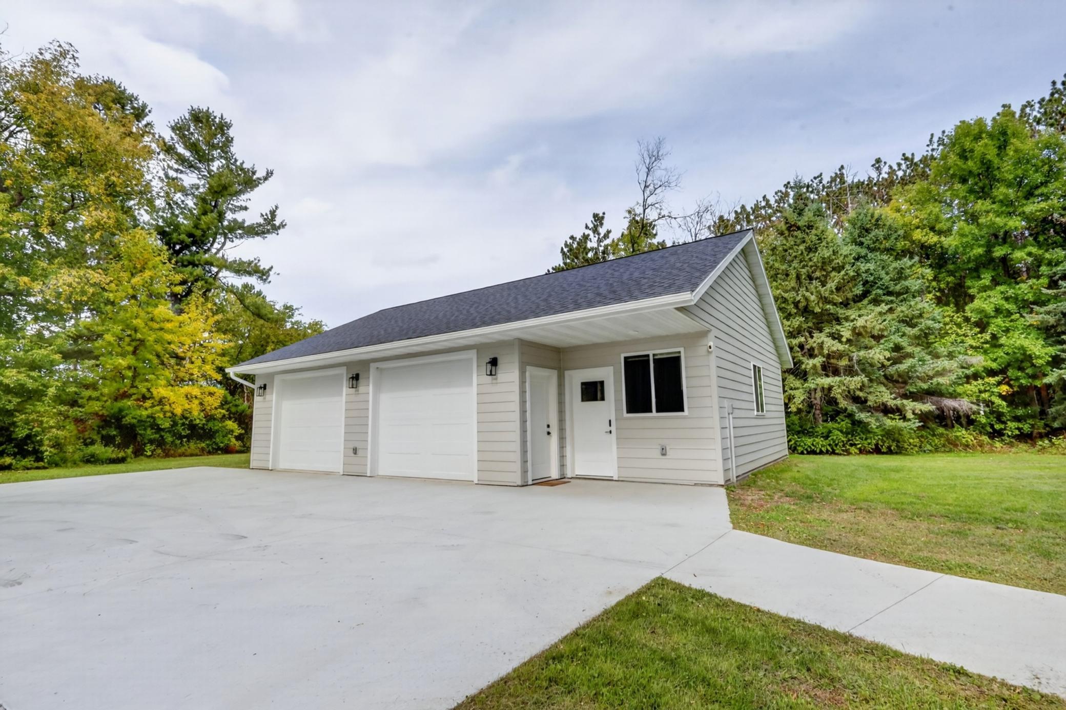 1920 single family home for sale at 1029 Golf Course Road in Grand Rapids, MN — 3 bed, 2 bath (photo 4 of 47)