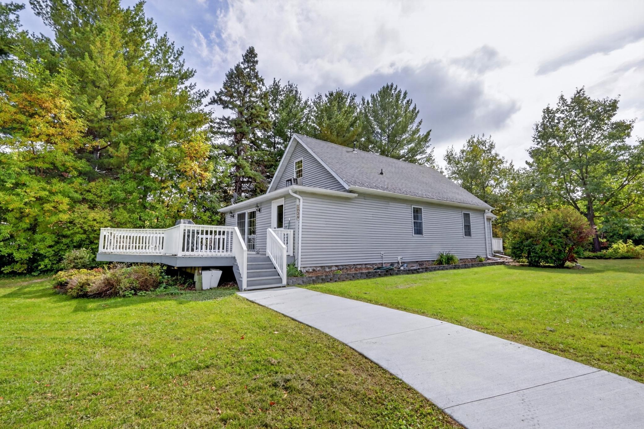 1920 single family home for sale at 1029 Golf Course Road in Grand Rapids, MN — 3 bed, 2 bath (photo 34 of 47)