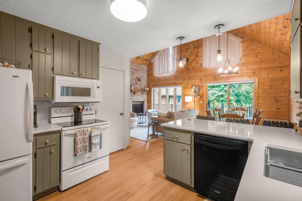 1993 home for sale at 2618 Big Horn Bay Road NW in Alexandria, MN — 2 bed, 2 bath (photo 9 of 36)