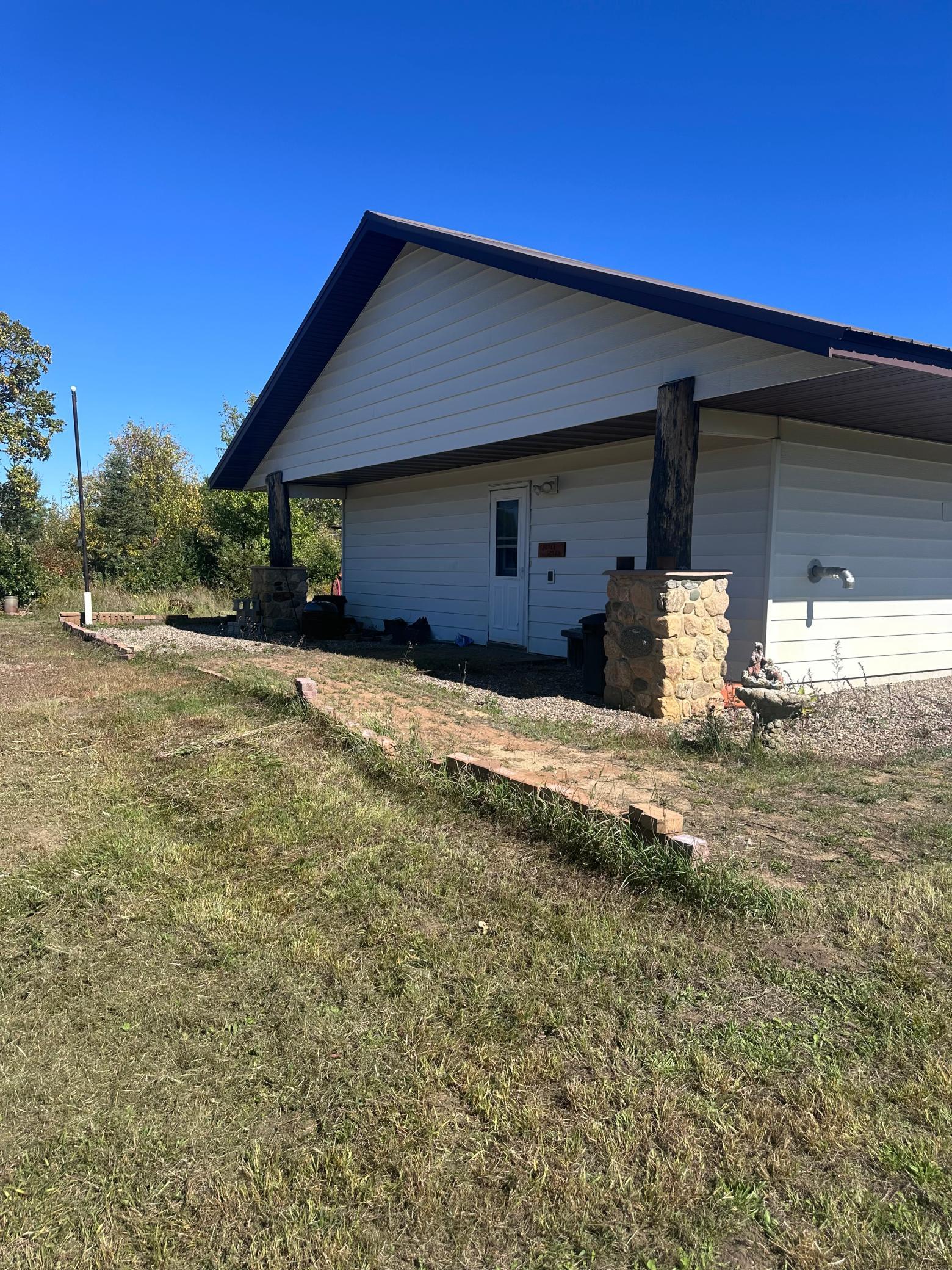 2005 single family home for sale at 3616 4th Street SW in Backus, MN — 3 bed, 4 bath (photo 2 of 8)