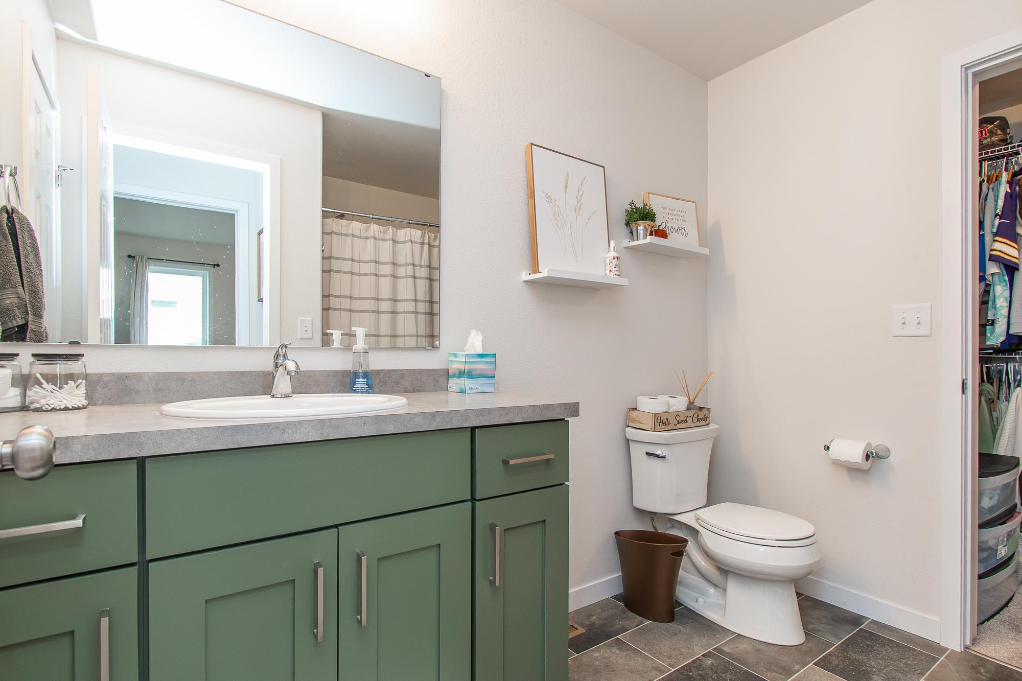 2021 single family home for sale at 6608 27th Street S in Fargo, ND — 3 bed, 2 bath (photo 17 of 39)