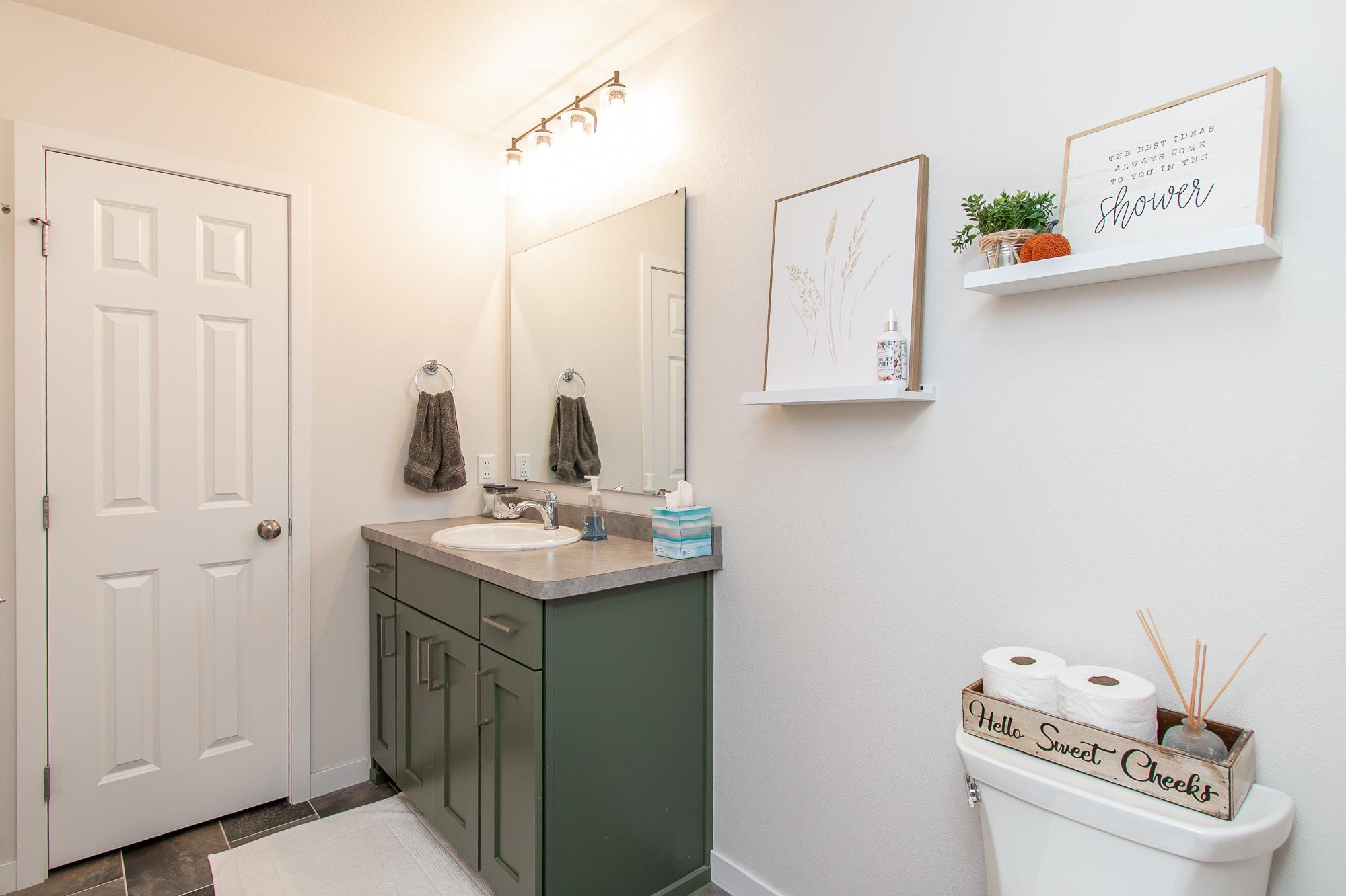 2021 single family home for sale at 6608 27th Street S in Fargo, ND — 3 bed, 2 bath (photo 18 of 39)